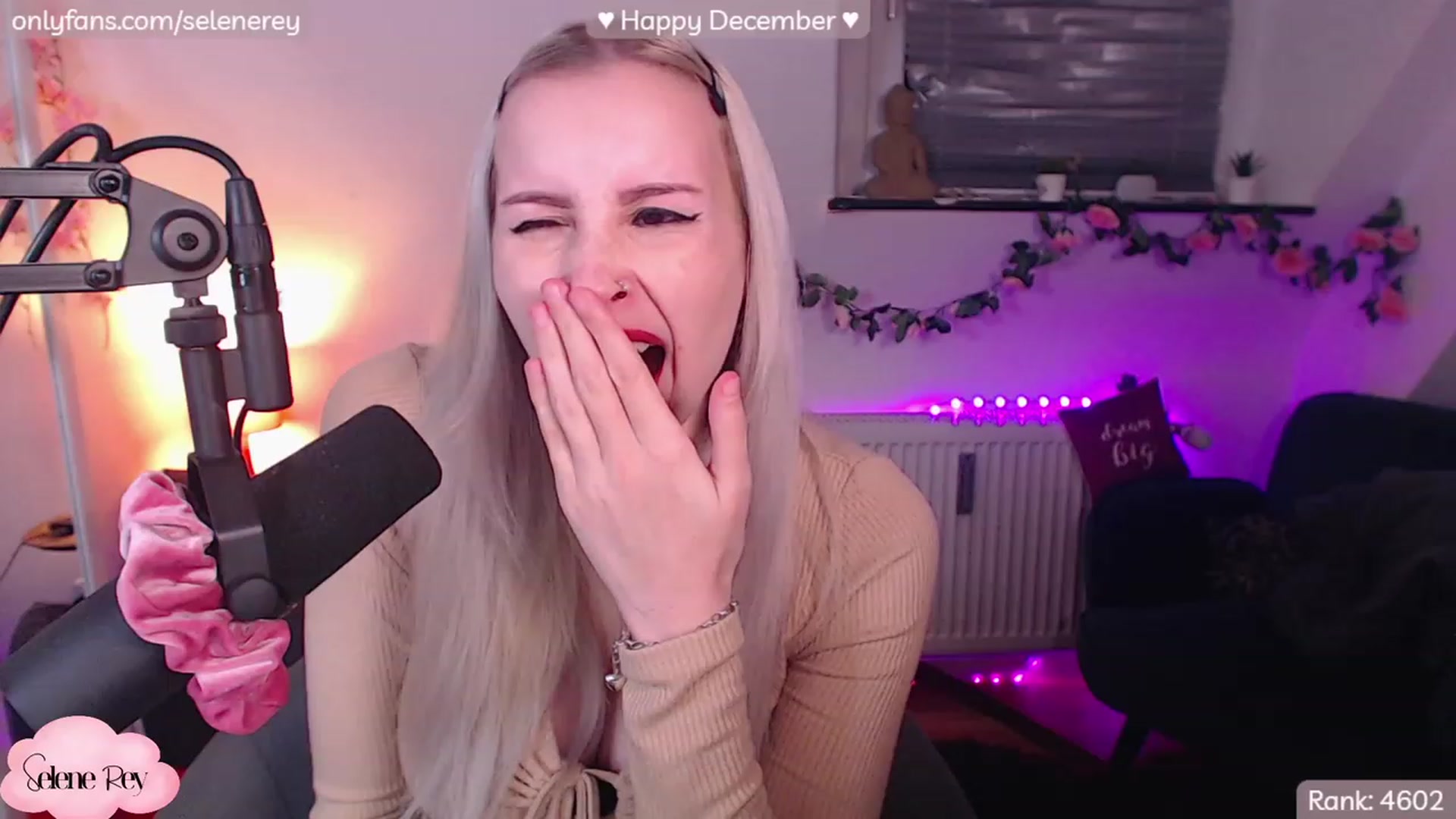 Gallery image thumbnail from SeleneRey's myfreecams stream on, 12/06/2022, 22:26 image 5 of 20