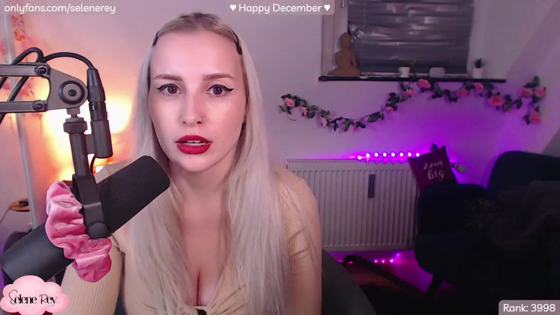 Gallery image thumbnail from SeleneRey's myfreecams stream on, 12/06/2022, 22:26 image 19 of 20
