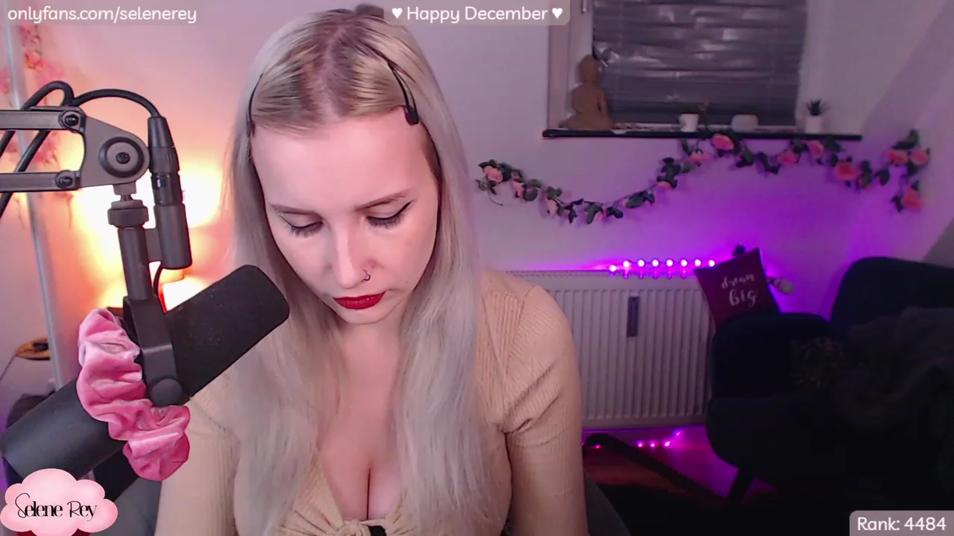 Gallery image thumbnail from SeleneRey's myfreecams stream on, 12/06/2022, 22:26 image 7 of 20