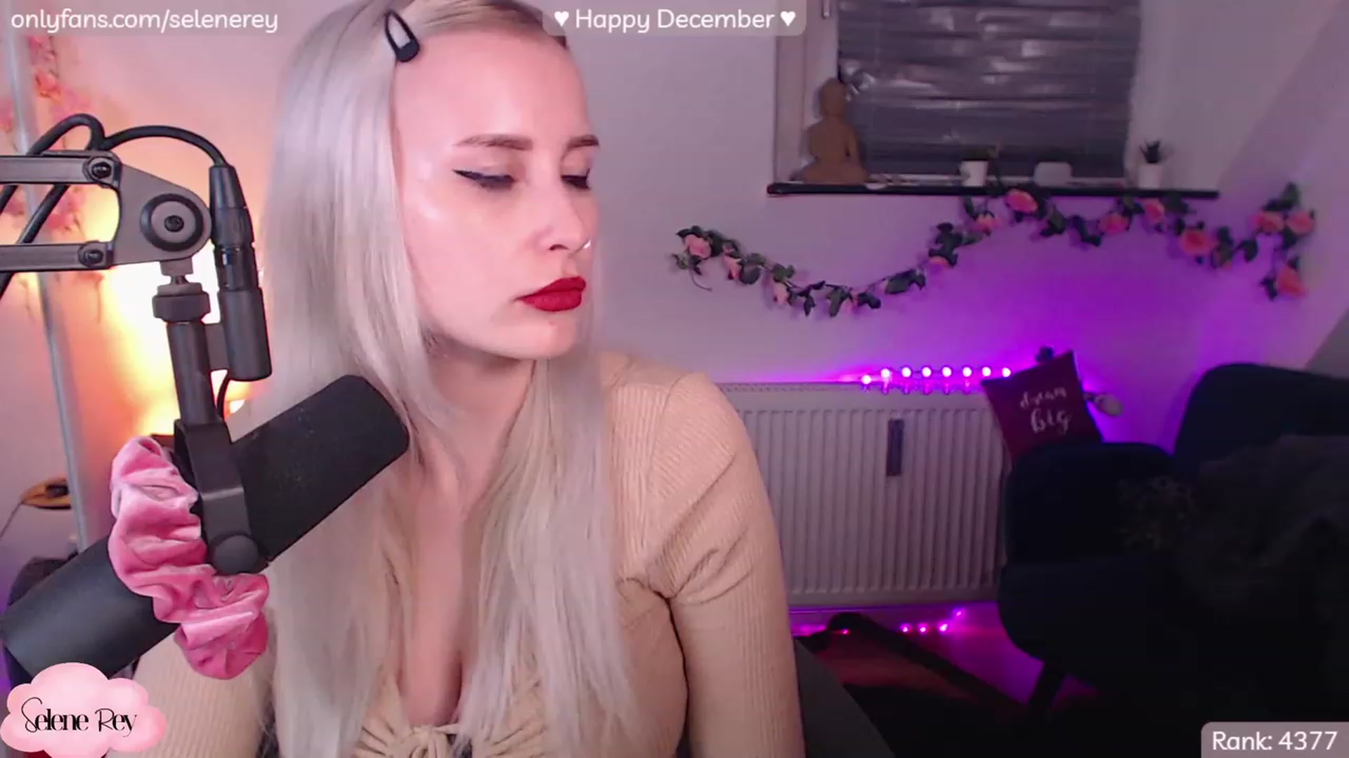 Gallery image thumbnail from SeleneRey's myfreecams stream on, 12/06/2022, 22:26 image 13 of 20