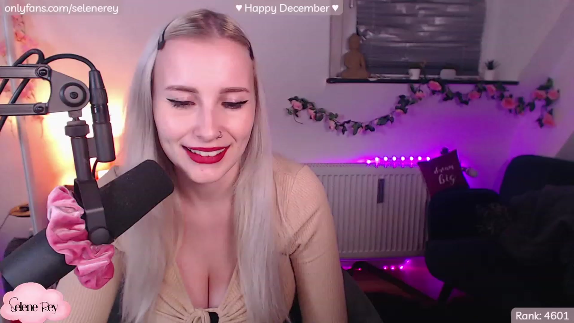 Gallery image thumbnail from SeleneRey's myfreecams stream on, 12/06/2022, 22:26 image 6 of 20