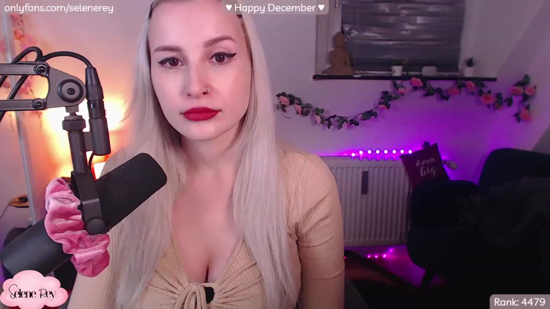 Gallery image thumbnail from SeleneRey's myfreecams stream on, 12/06/2022, 22:26 image 11 of 20