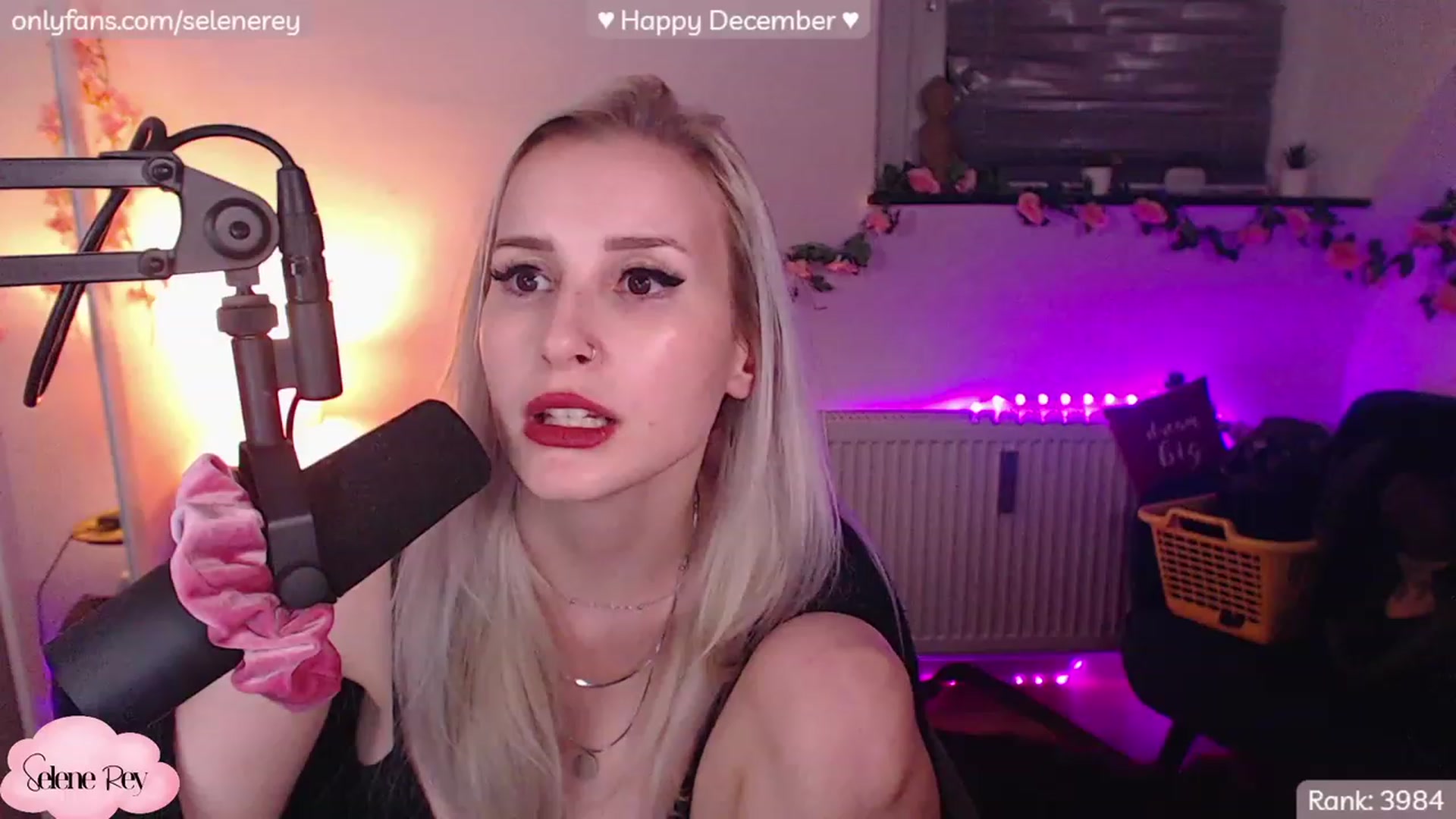 Gallery image thumbnail from SeleneRey's myfreecams stream on, 12/07/2022, 22:42 image 12 of 20