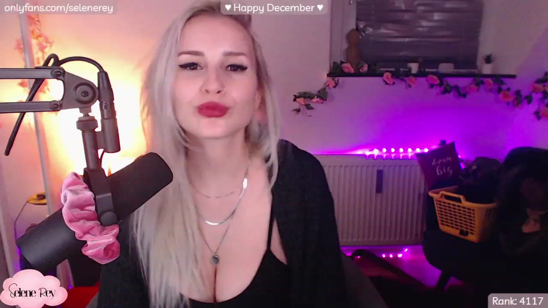 Gallery image thumbnail from SeleneRey's myfreecams stream on, 12/07/2022, 22:42 image 3 of 20
