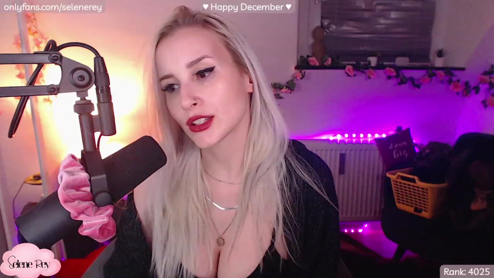 Gallery image thumbnail from SeleneRey's myfreecams stream on, 12/07/2022, 22:42 image 9 of 20