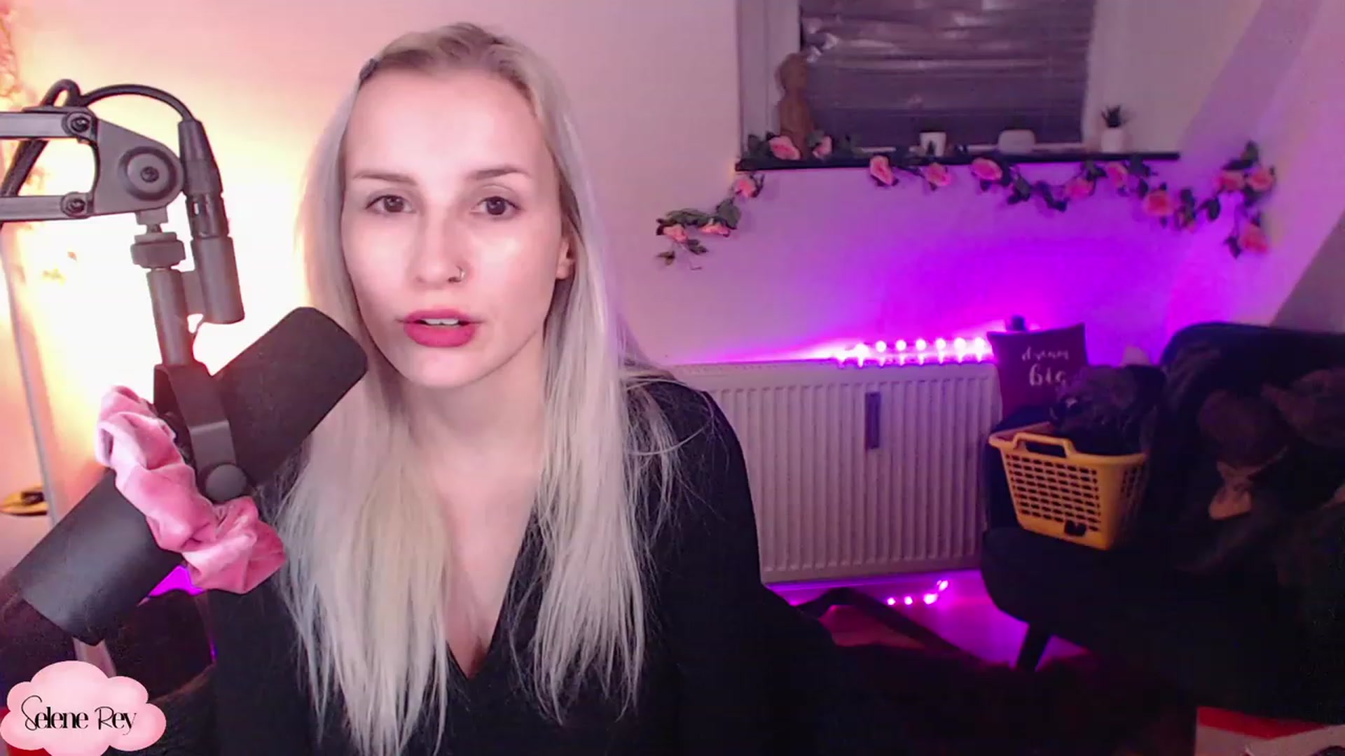 Gallery image thumbnail from SeleneRey's myfreecams stream on, 12/08/2022, 22:08 image 2 of 20