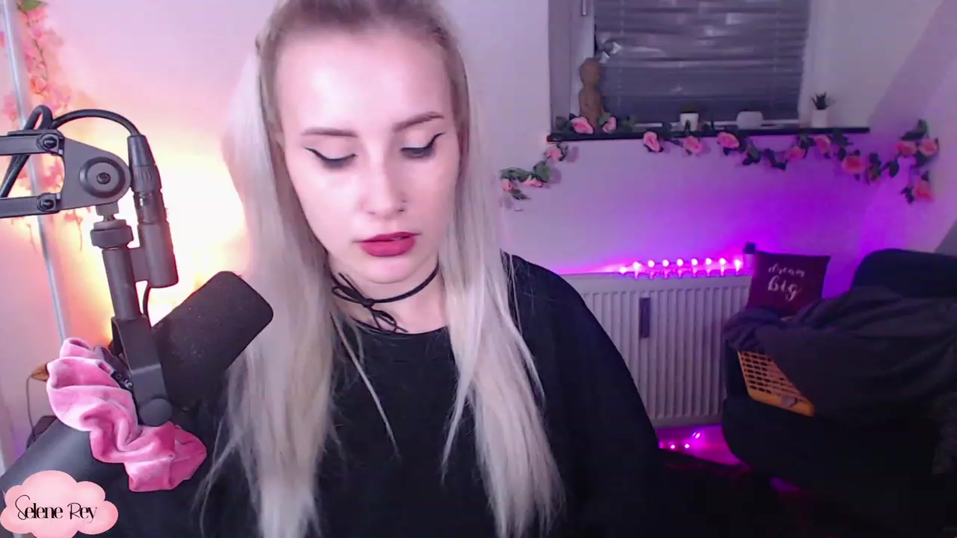 Gallery image thumbnail from SeleneRey's myfreecams stream on, 12/09/2022, 23:24 image 1 of 20