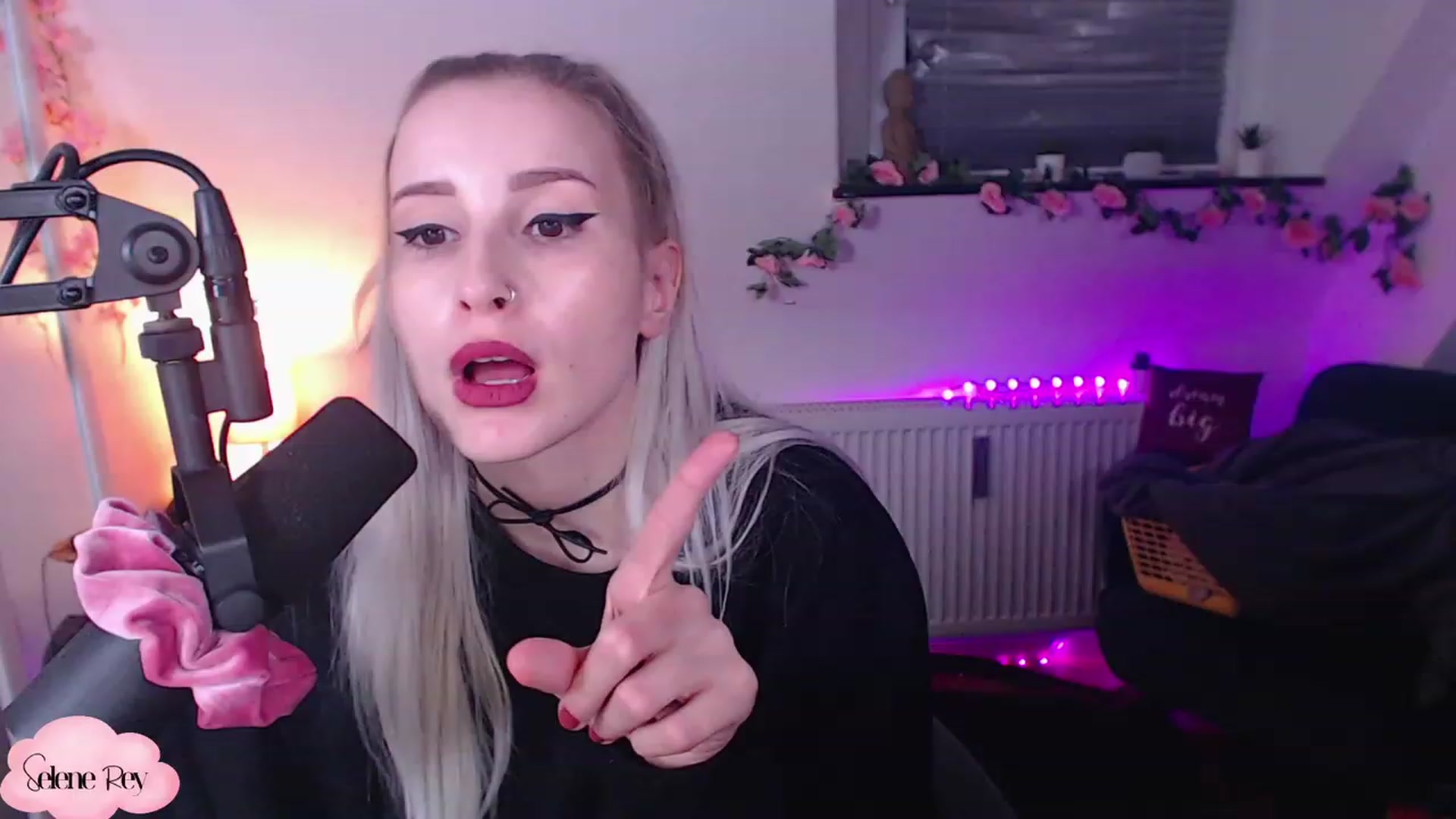 Gallery image thumbnail from SeleneRey's myfreecams stream on, 12/09/2022, 23:24 image 6 of 20