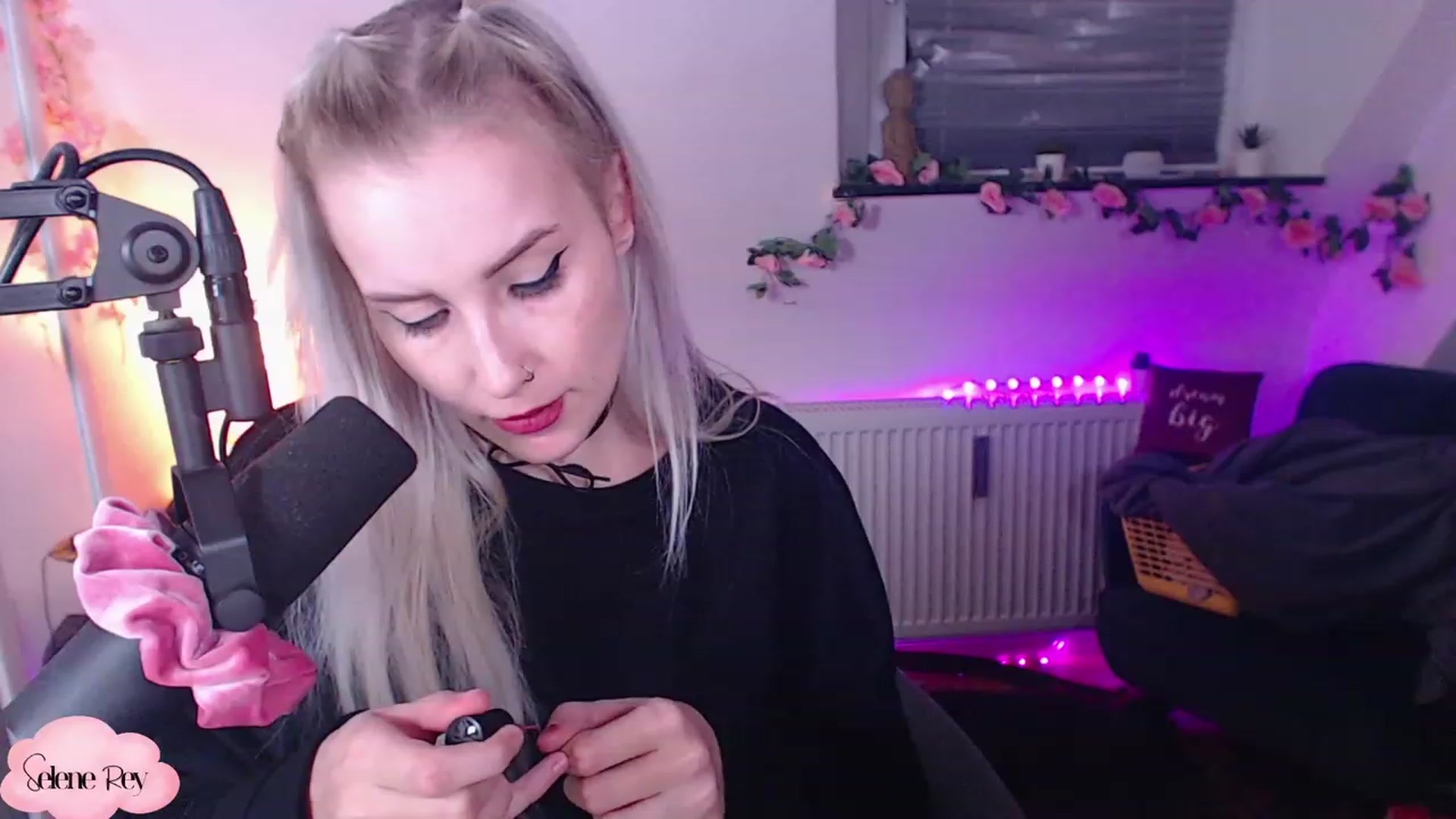 Gallery image thumbnail from SeleneRey's myfreecams stream on, 12/09/2022, 23:24 image 4 of 20