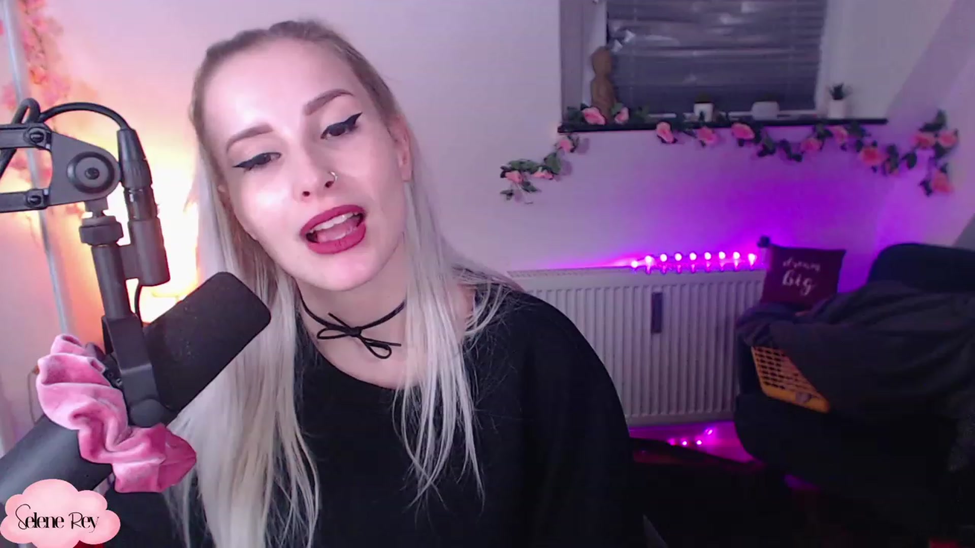 Gallery image thumbnail from SeleneRey's myfreecams stream on, 12/09/2022, 23:24 image 11 of 20