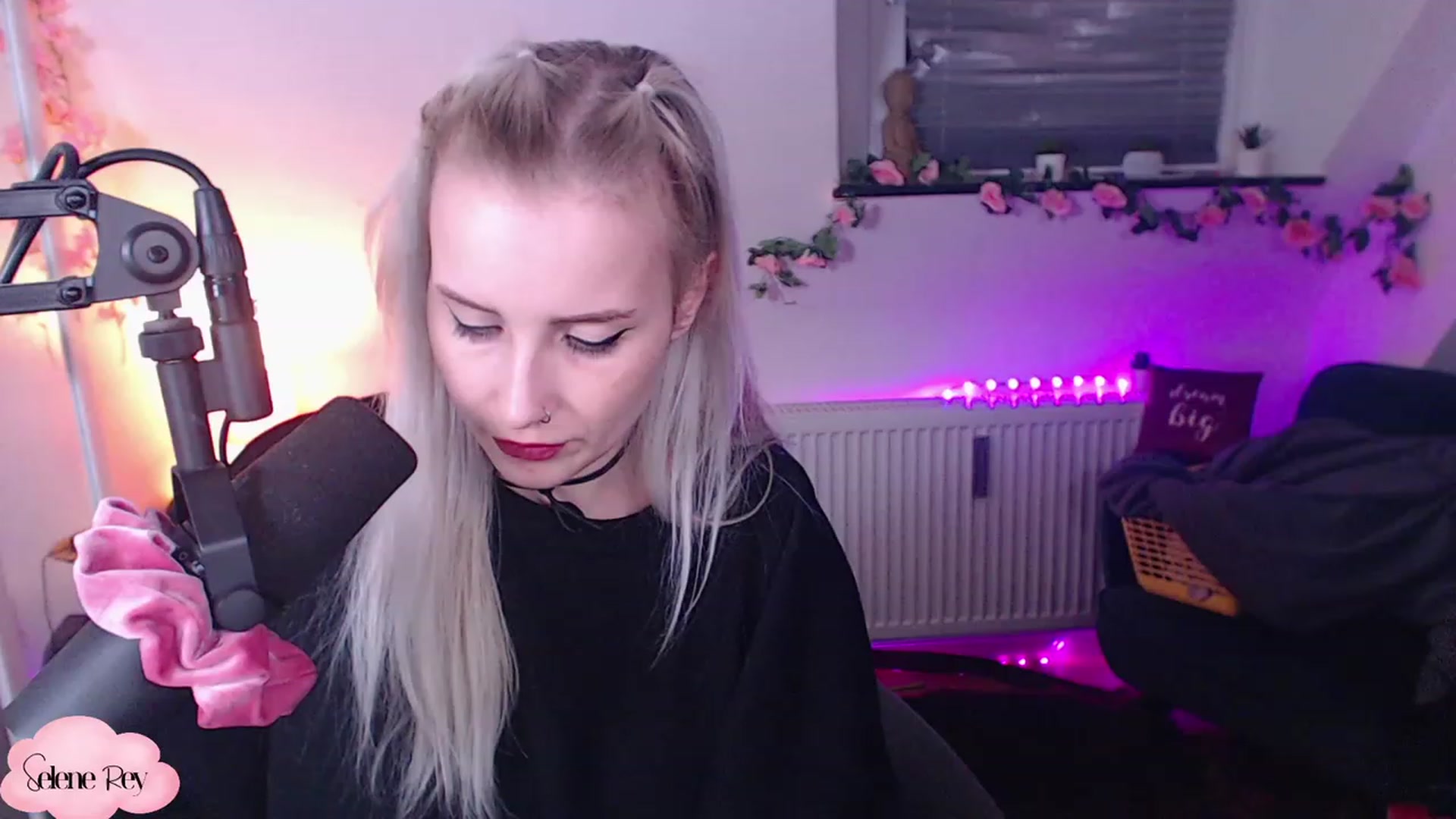 Gallery image thumbnail from SeleneRey's myfreecams stream on, 12/09/2022, 23:24 image 5 of 20