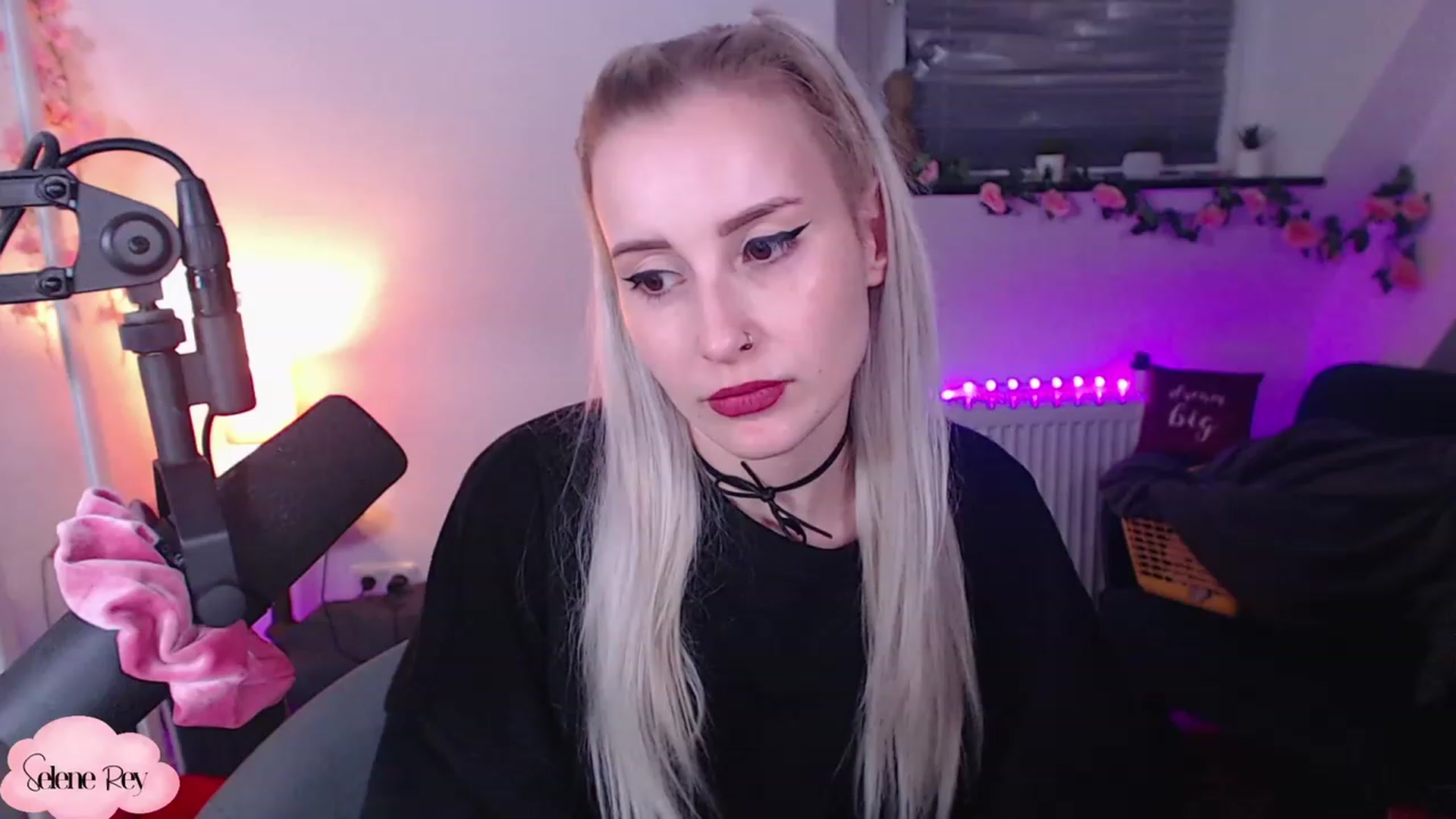 Gallery image thumbnail from SeleneRey's myfreecams stream on, 12/09/2022, 23:24 image 14 of 20