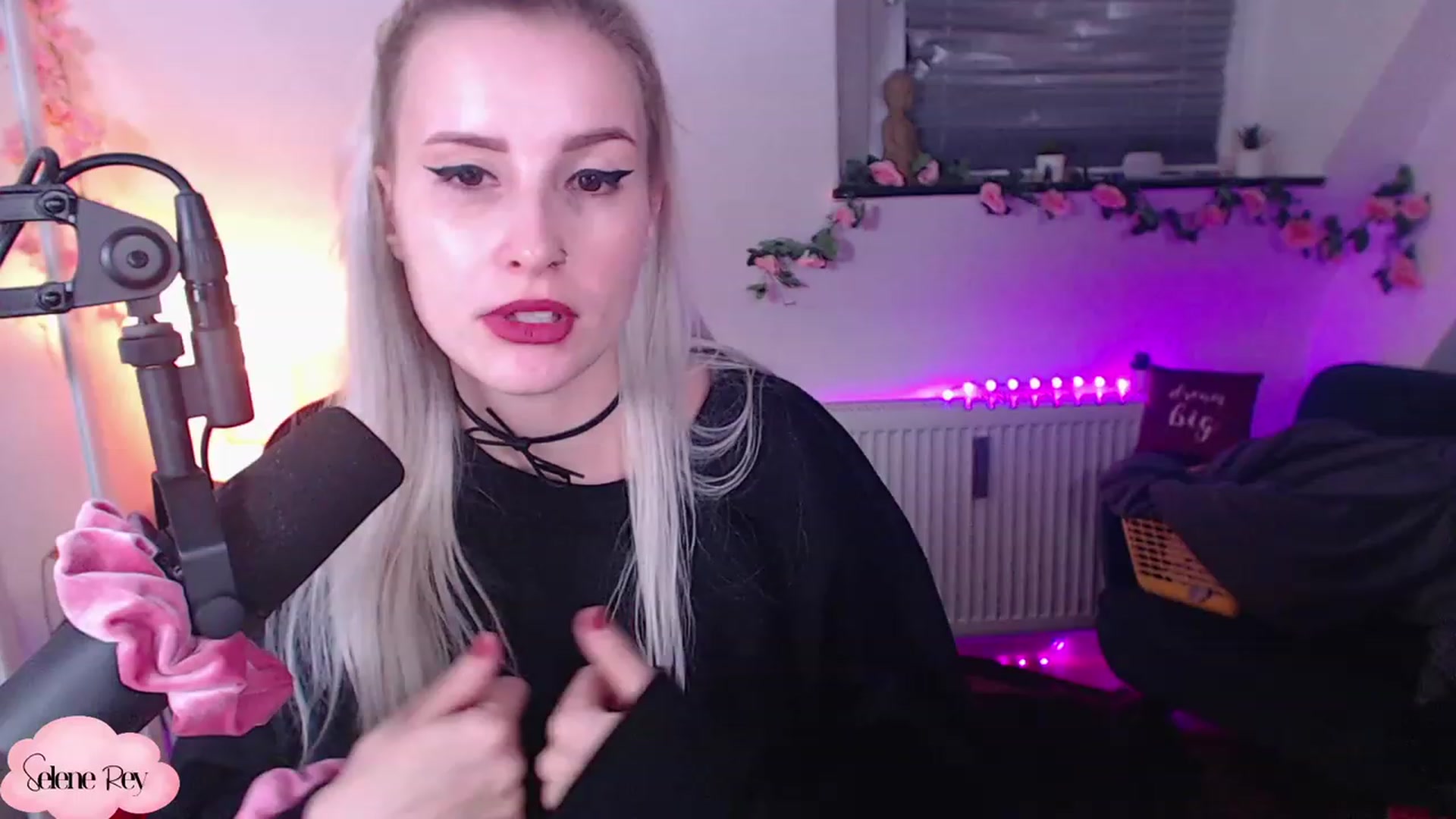 Gallery image thumbnail from SeleneRey's myfreecams stream on, 12/09/2022, 23:24 image 12 of 20