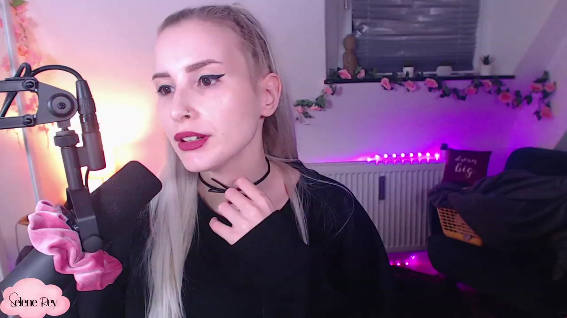Gallery image thumbnail from SeleneRey's myfreecams stream on, 12/09/2022, 23:24 image 2 of 20