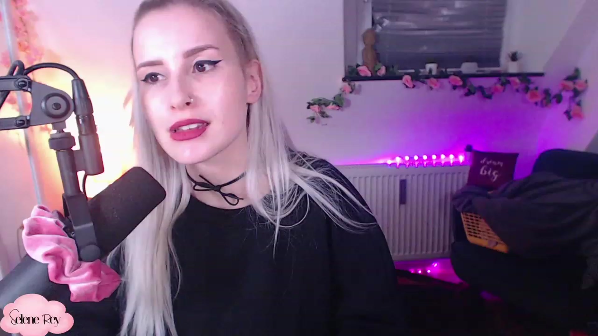 Gallery image thumbnail from SeleneRey's myfreecams stream on, 12/09/2022, 23:24 image 8 of 20
