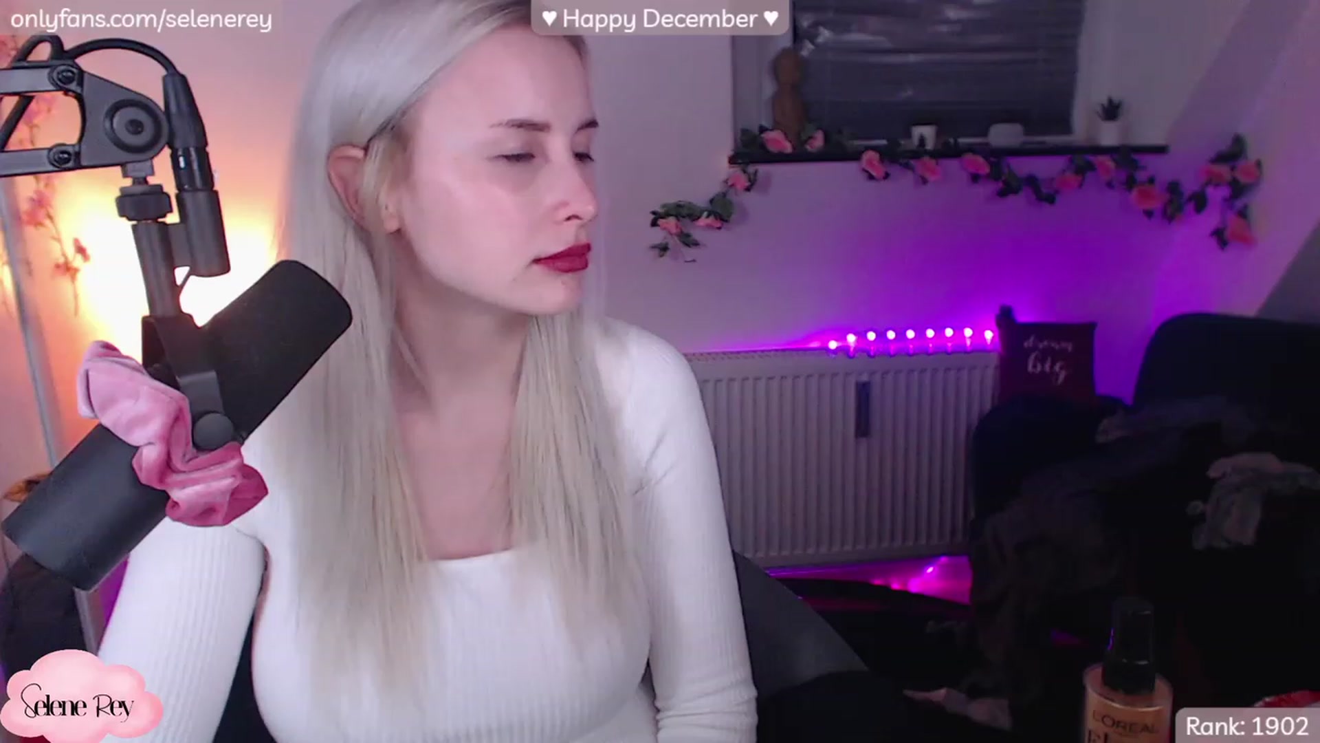 Gallery image thumbnail from SeleneRey's myfreecams stream on, 12/11/2022, 23:41 image 16 of 20