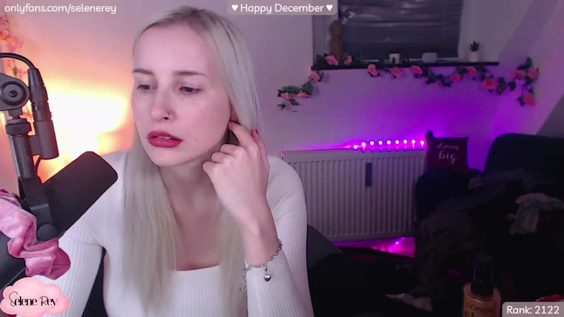 Gallery image thumbnail from SeleneRey's myfreecams stream on, 12/11/2022, 23:41 image 6 of 20