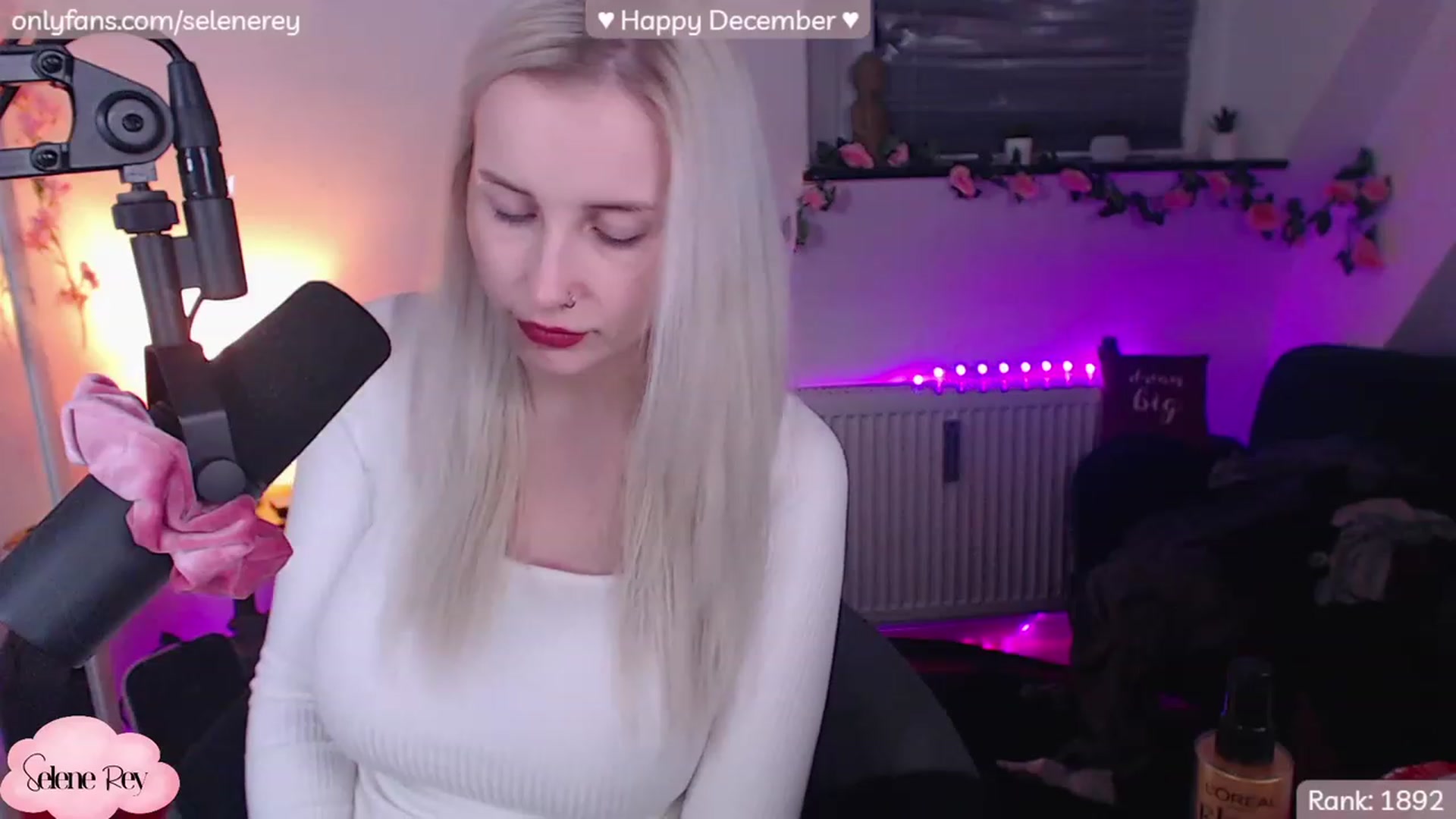 Gallery image thumbnail from SeleneRey's myfreecams stream on, 12/11/2022, 23:41 image 17 of 20