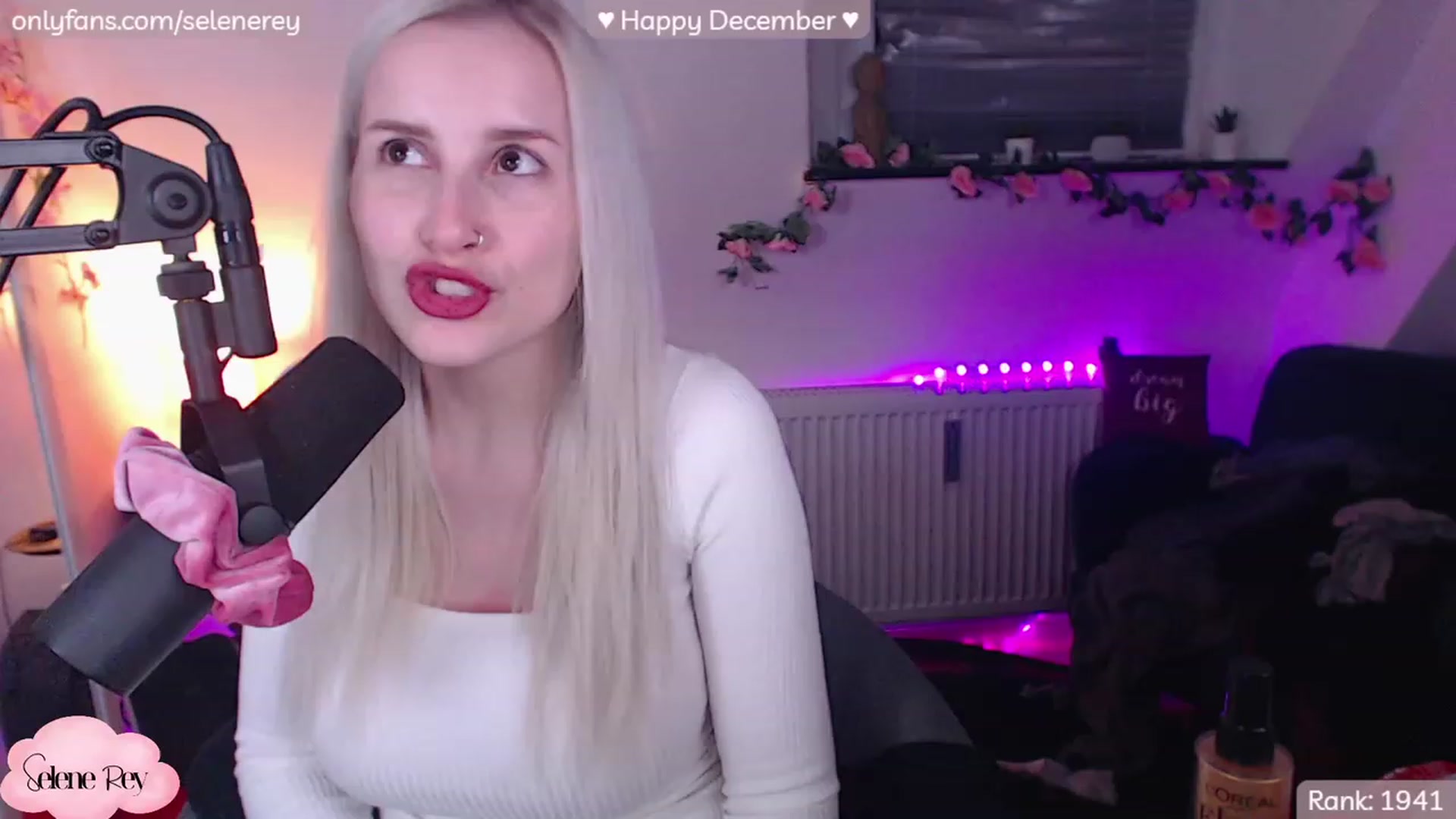 Gallery image thumbnail from SeleneRey's myfreecams stream on, 12/11/2022, 23:41 image 11 of 20