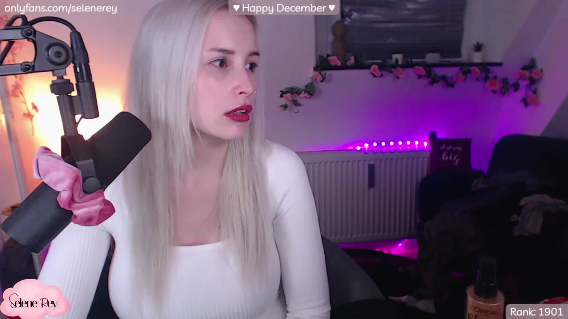 Gallery image thumbnail from SeleneRey's myfreecams stream on, 12/11/2022, 23:41 image 15 of 20