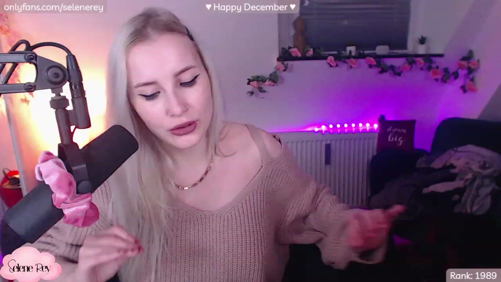 Gallery image thumbnail from SeleneRey's myfreecams stream on, 12/12/2022, 22:27 image 3 of 20
