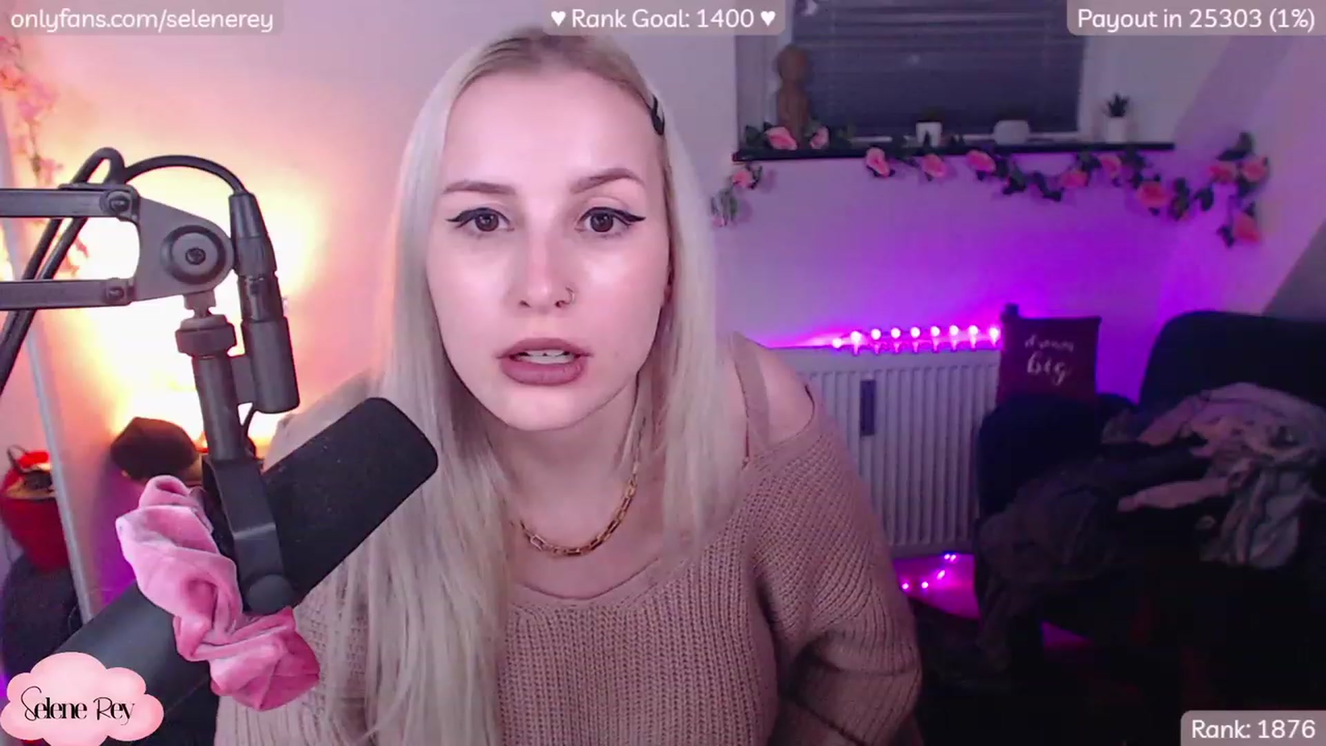 Gallery image thumbnail from SeleneRey's myfreecams stream on, 12/12/2022, 22:27 image 14 of 20
