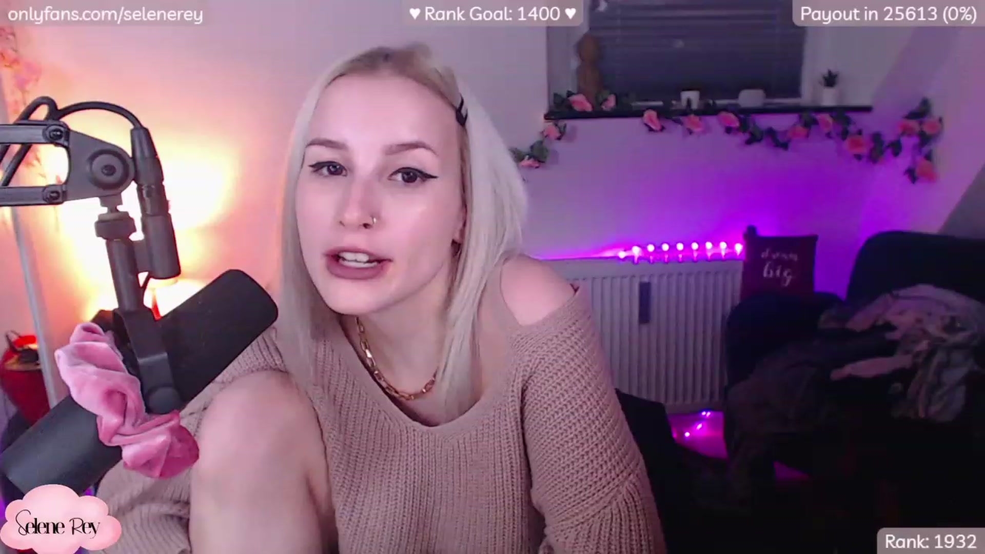 Gallery image thumbnail from SeleneRey's myfreecams stream on, 12/12/2022, 22:27 image 9 of 20