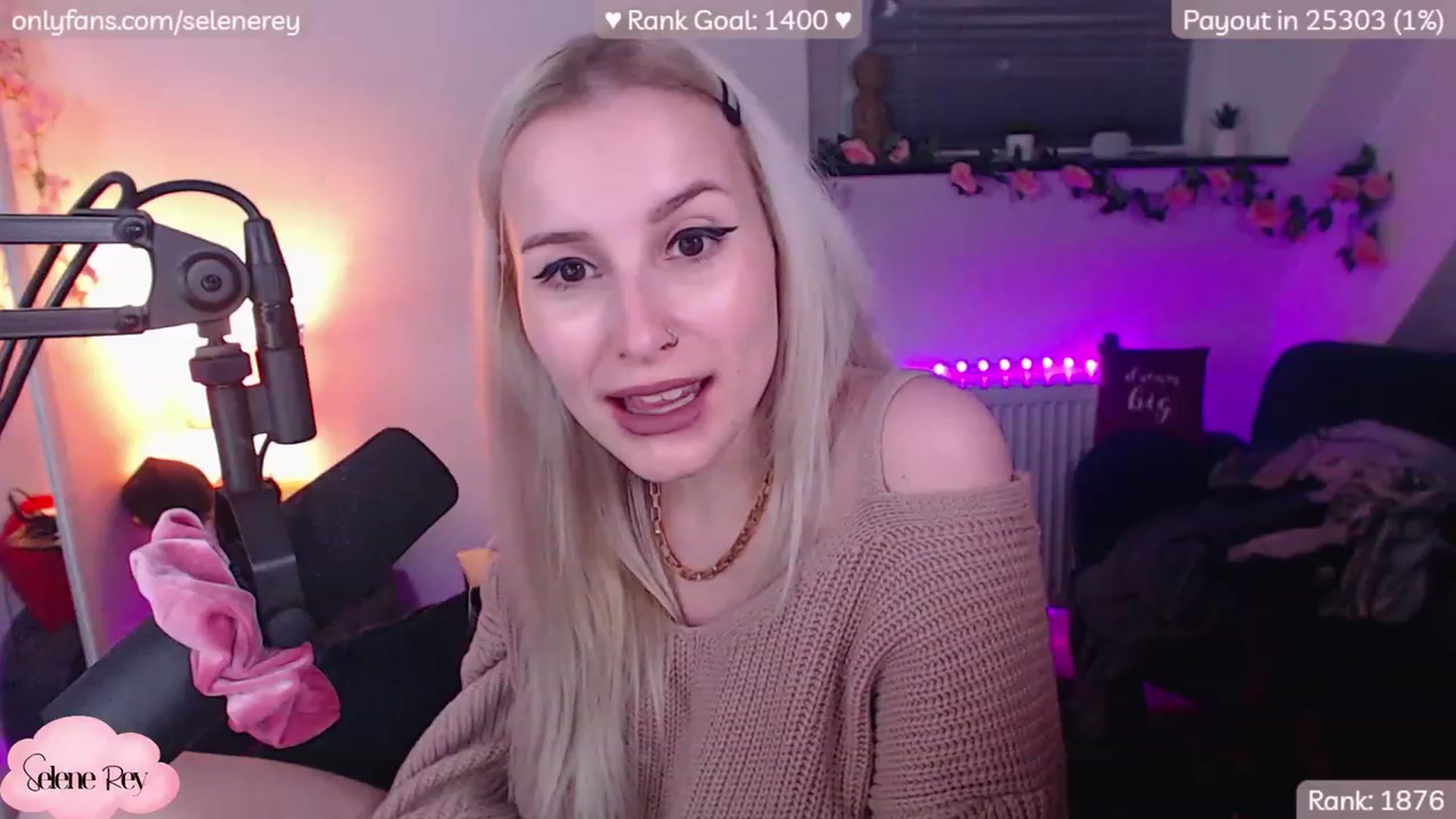 Gallery image thumbnail from SeleneRey's myfreecams stream on, 12/12/2022, 22:27 image 13 of 20