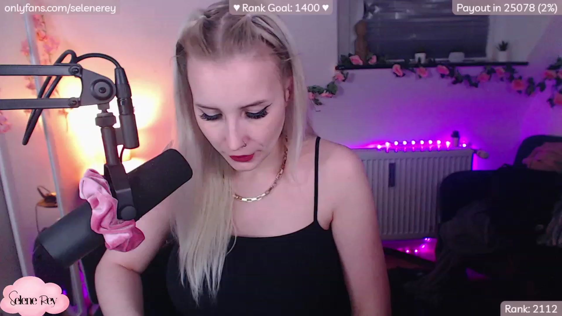 Gallery image thumbnail from SeleneRey's myfreecams stream on, 12/15/2022, 24:02 image 1 of 20