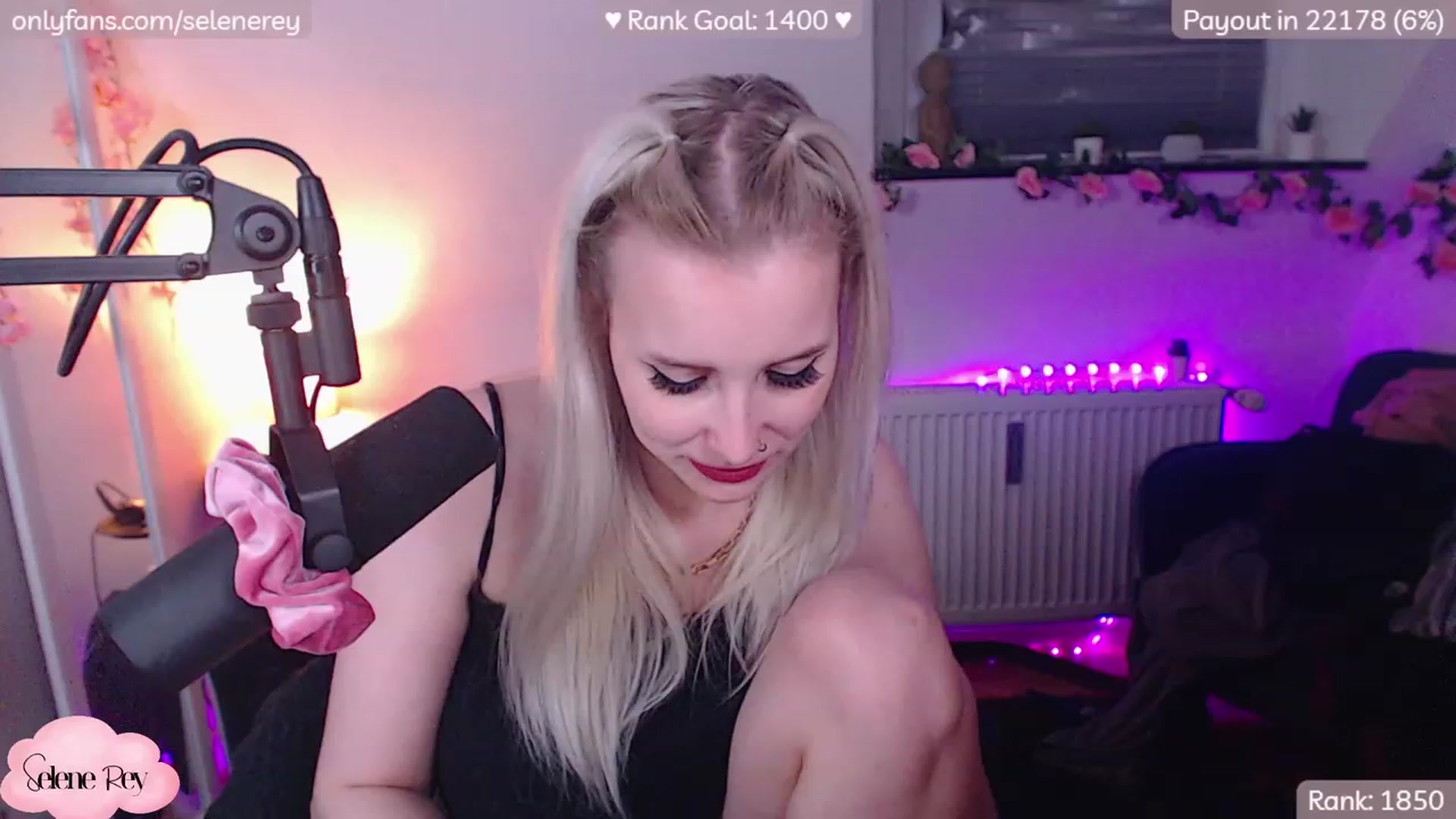Gallery image thumbnail from SeleneRey's myfreecams stream on, 12/15/2022, 24:02 image 8 of 20