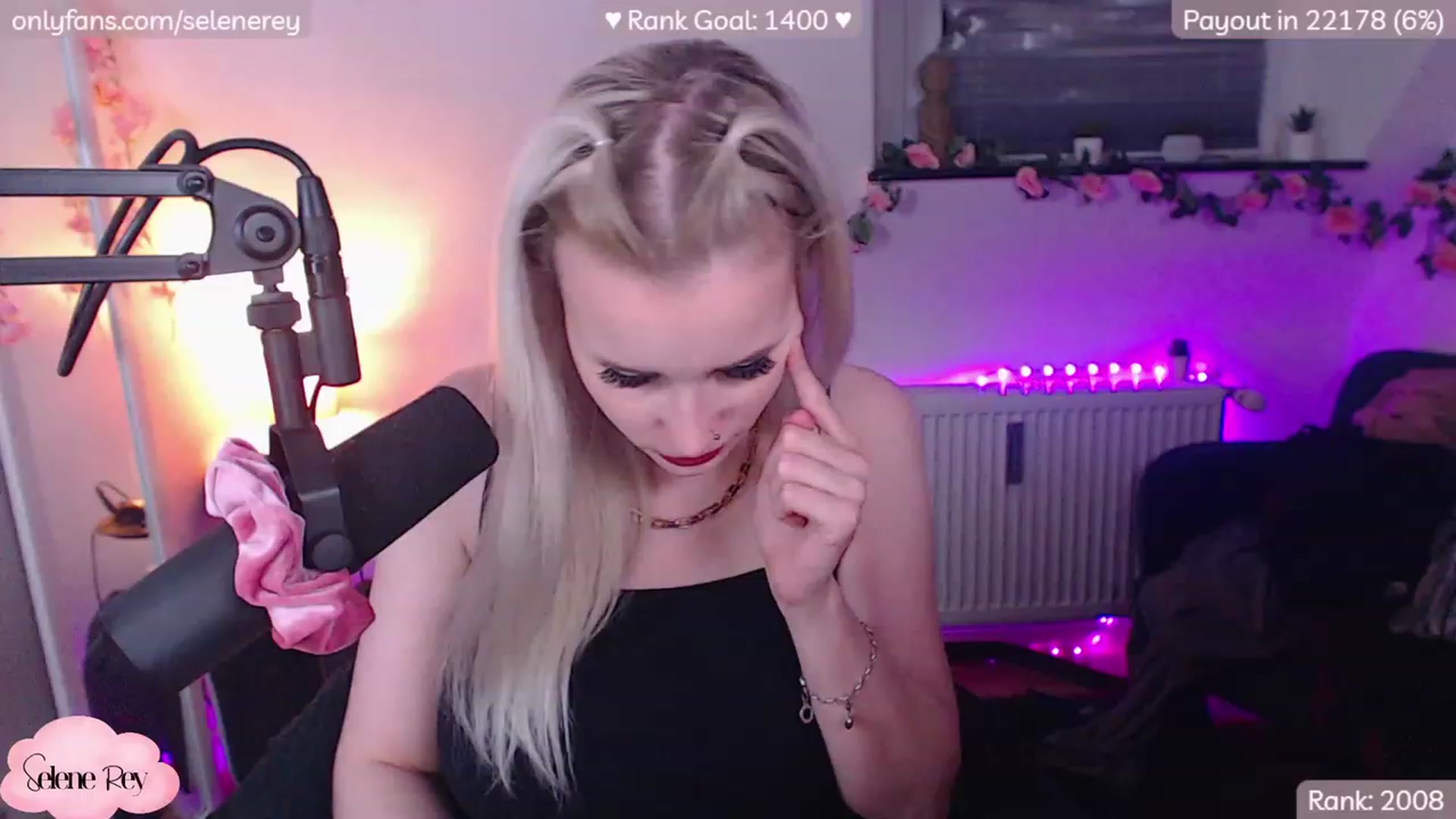 Gallery image thumbnail from SeleneRey's myfreecams stream on, 12/15/2022, 24:02 image 7 of 20