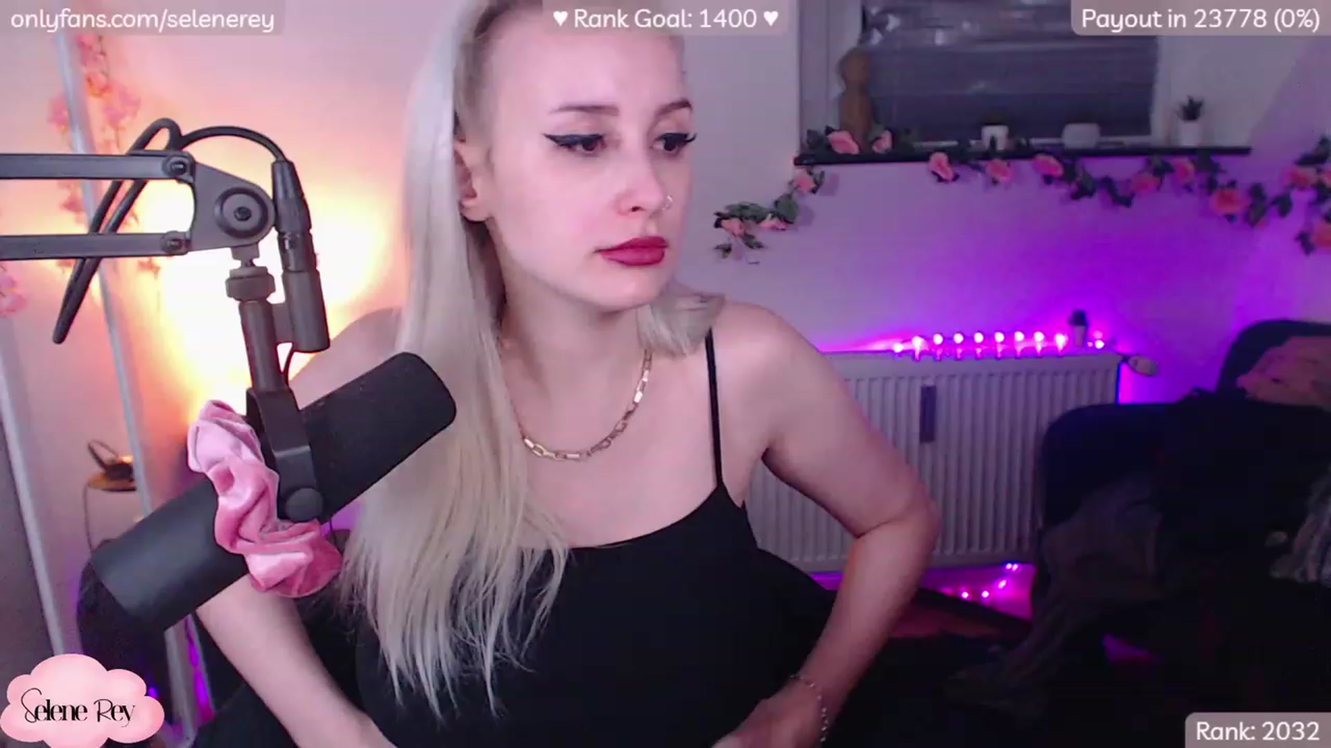Gallery image thumbnail from SeleneRey's myfreecams stream on, 12/15/2022, 24:02 image 6 of 20