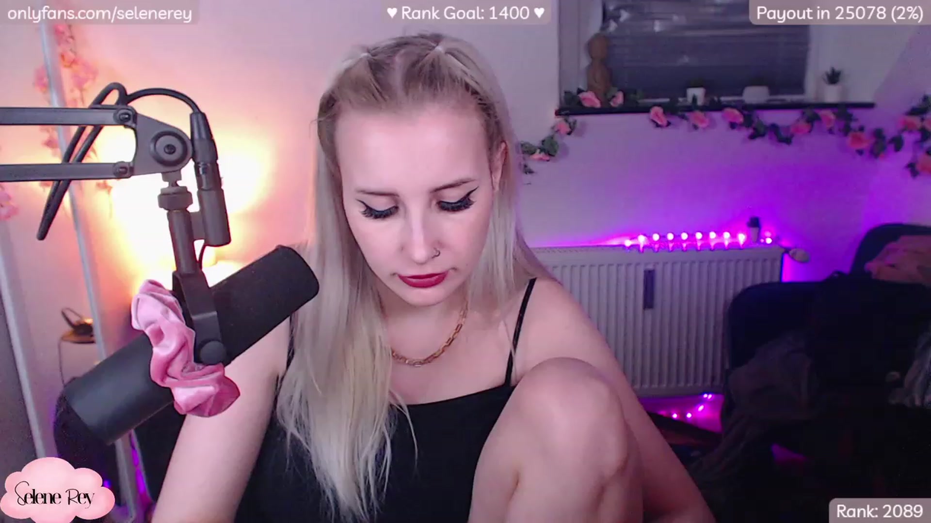 Gallery image thumbnail from SeleneRey's myfreecams stream on, 12/15/2022, 24:02 image 3 of 20