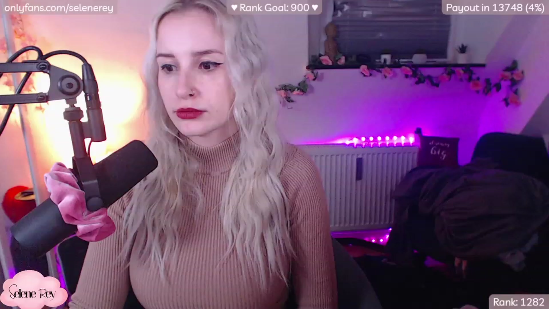Gallery image thumbnail from SeleneRey's myfreecams stream on, 12/16/2022, 24:01 image 14 of 20