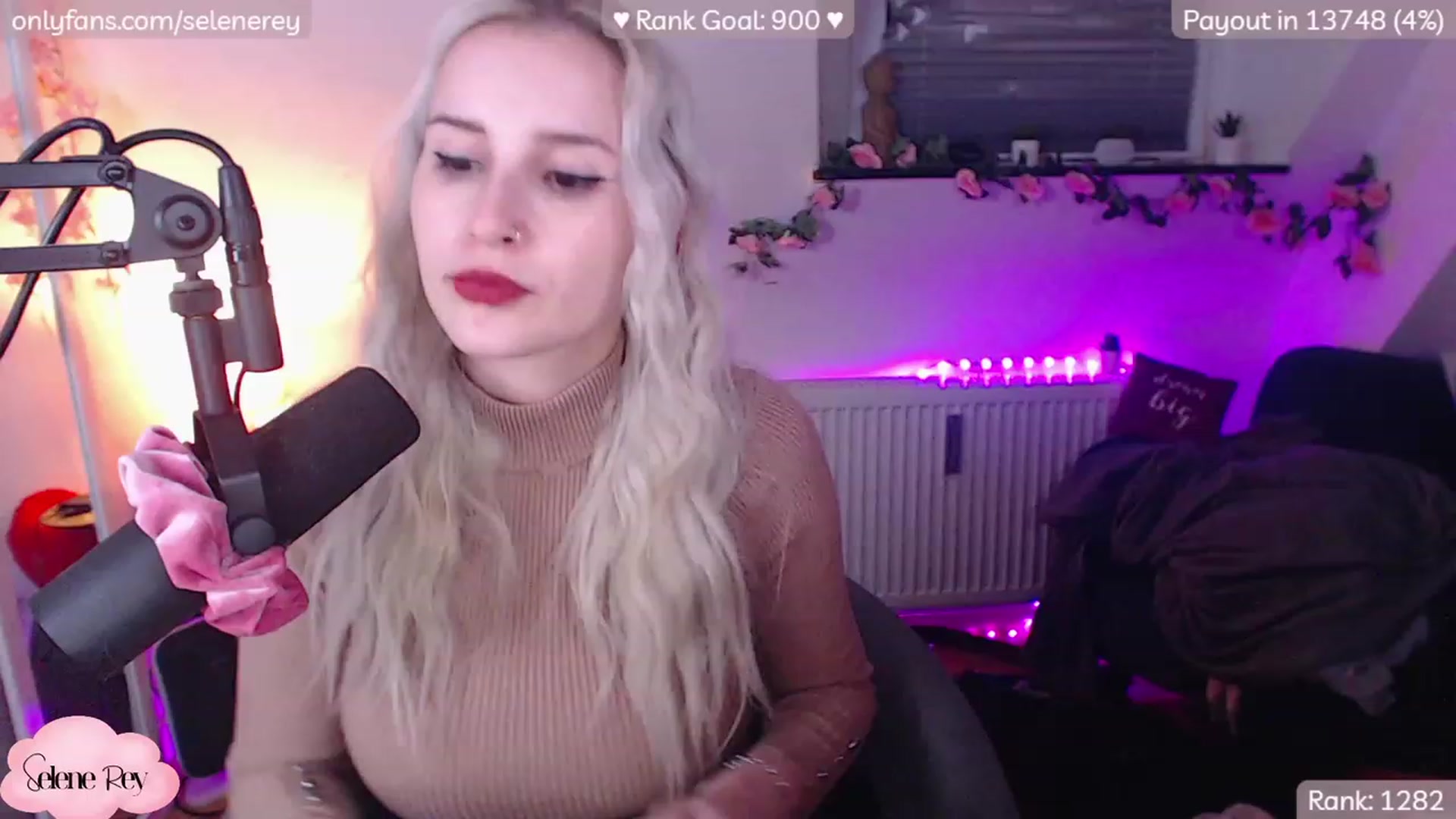 Gallery image thumbnail from SeleneRey's myfreecams stream on, 12/16/2022, 24:01 image 15 of 20