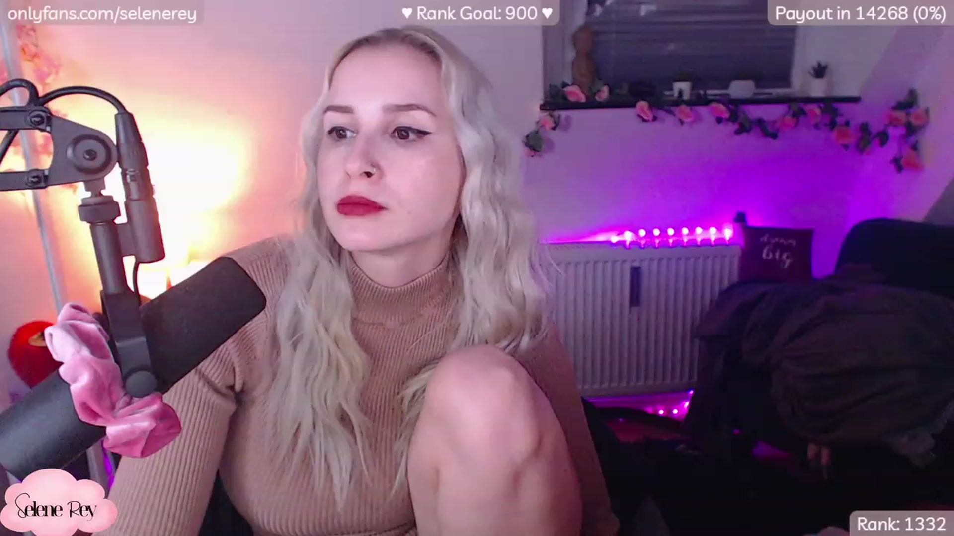 Gallery image thumbnail from SeleneRey's myfreecams stream on, 12/16/2022, 24:01 image 3 of 20