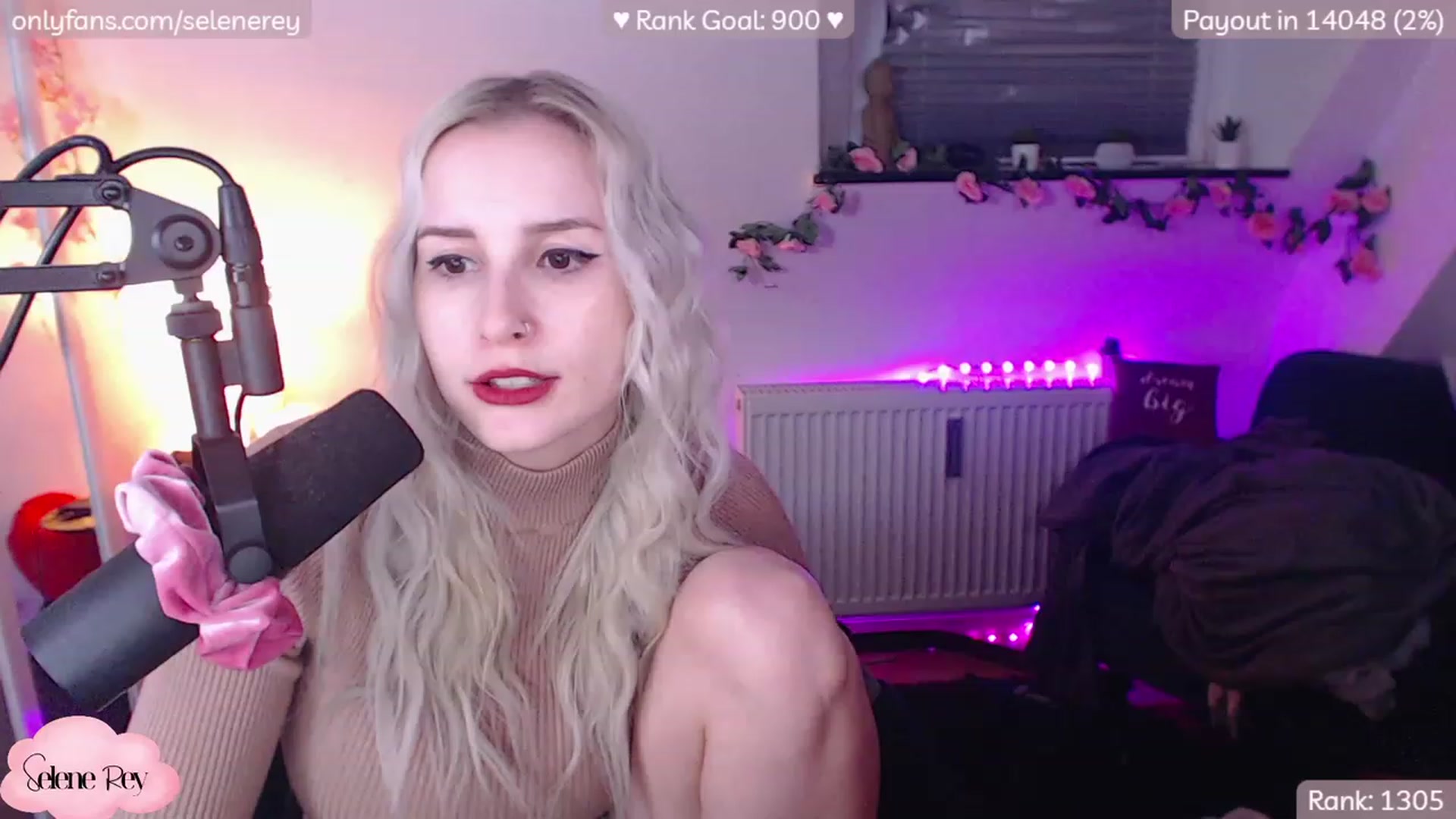 Gallery image thumbnail from SeleneRey's myfreecams stream on, 12/16/2022, 24:01 image 10 of 20