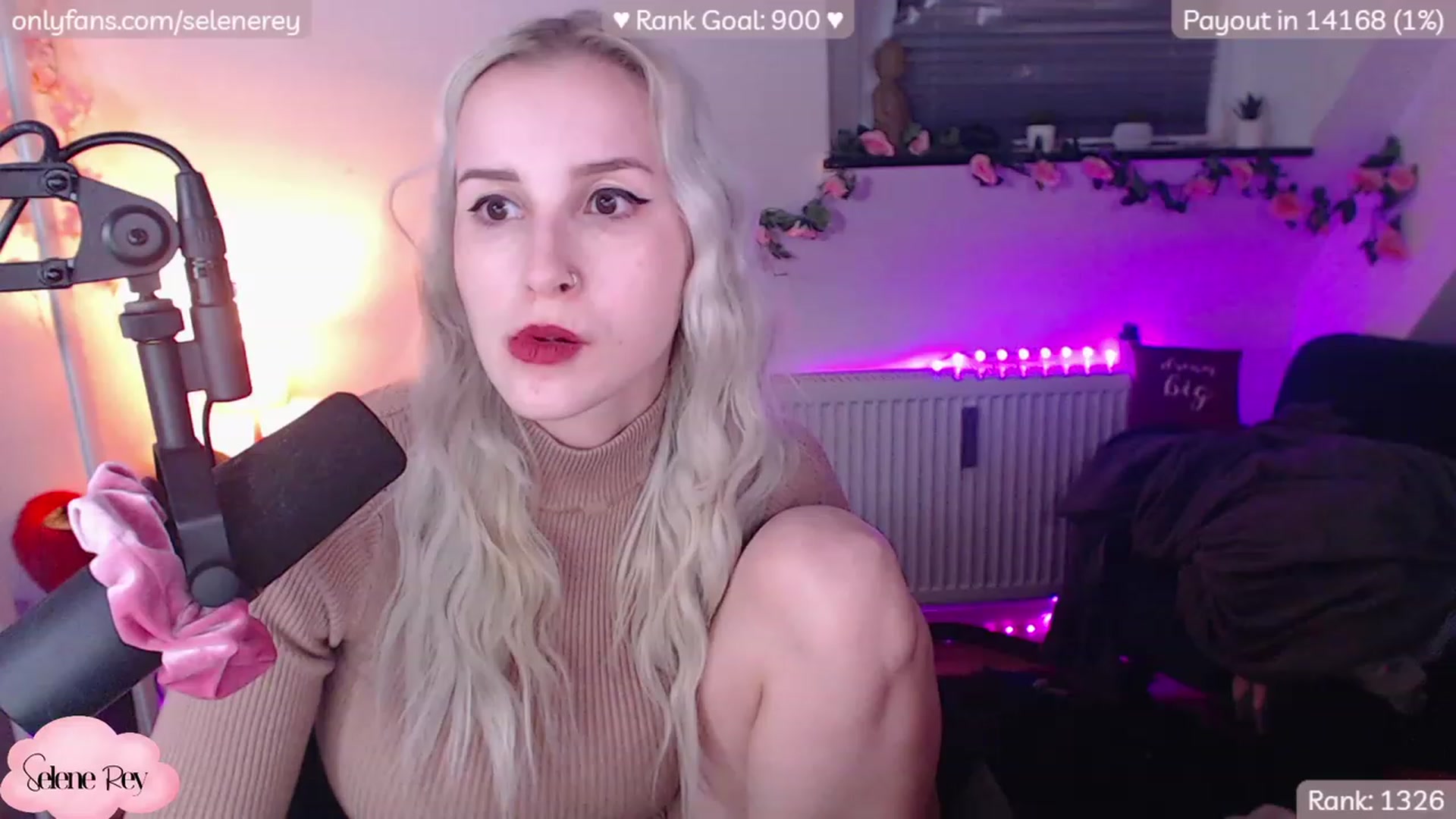 Gallery image thumbnail from SeleneRey's myfreecams stream on, 12/16/2022, 24:01 image 4 of 20