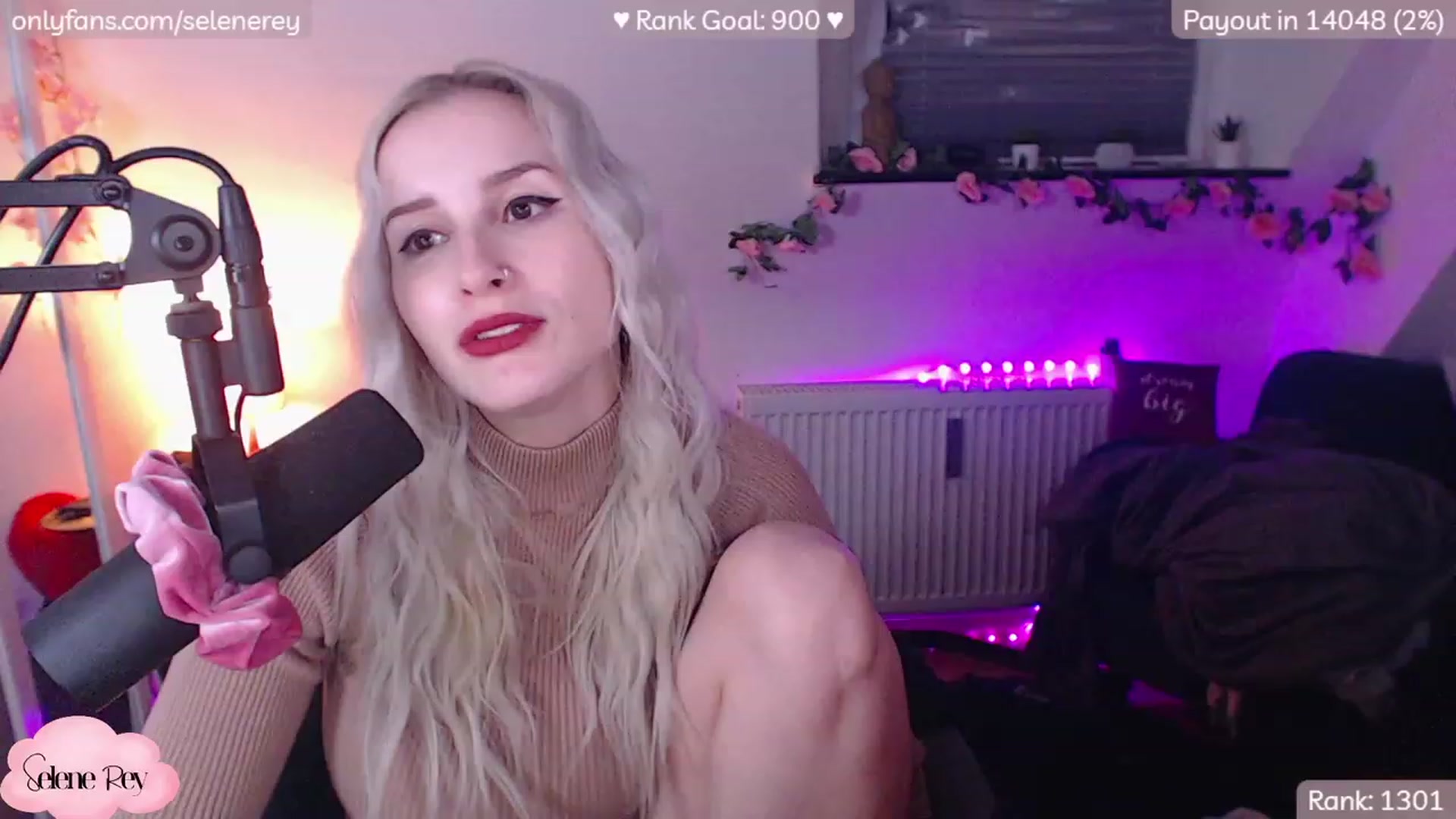 Gallery image thumbnail from SeleneRey's myfreecams stream on, 12/16/2022, 24:01 image 12 of 20