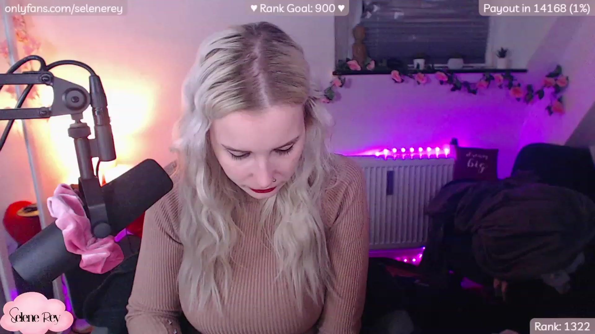 Gallery image thumbnail from SeleneRey's myfreecams stream on, 12/16/2022, 24:01 image 6 of 20