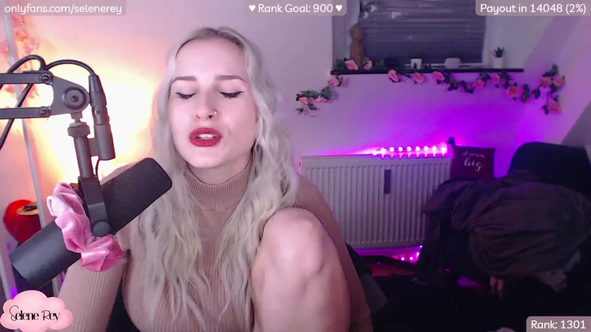 Gallery image thumbnail from SeleneRey's myfreecams stream on, 12/16/2022, 24:01 image 11 of 20