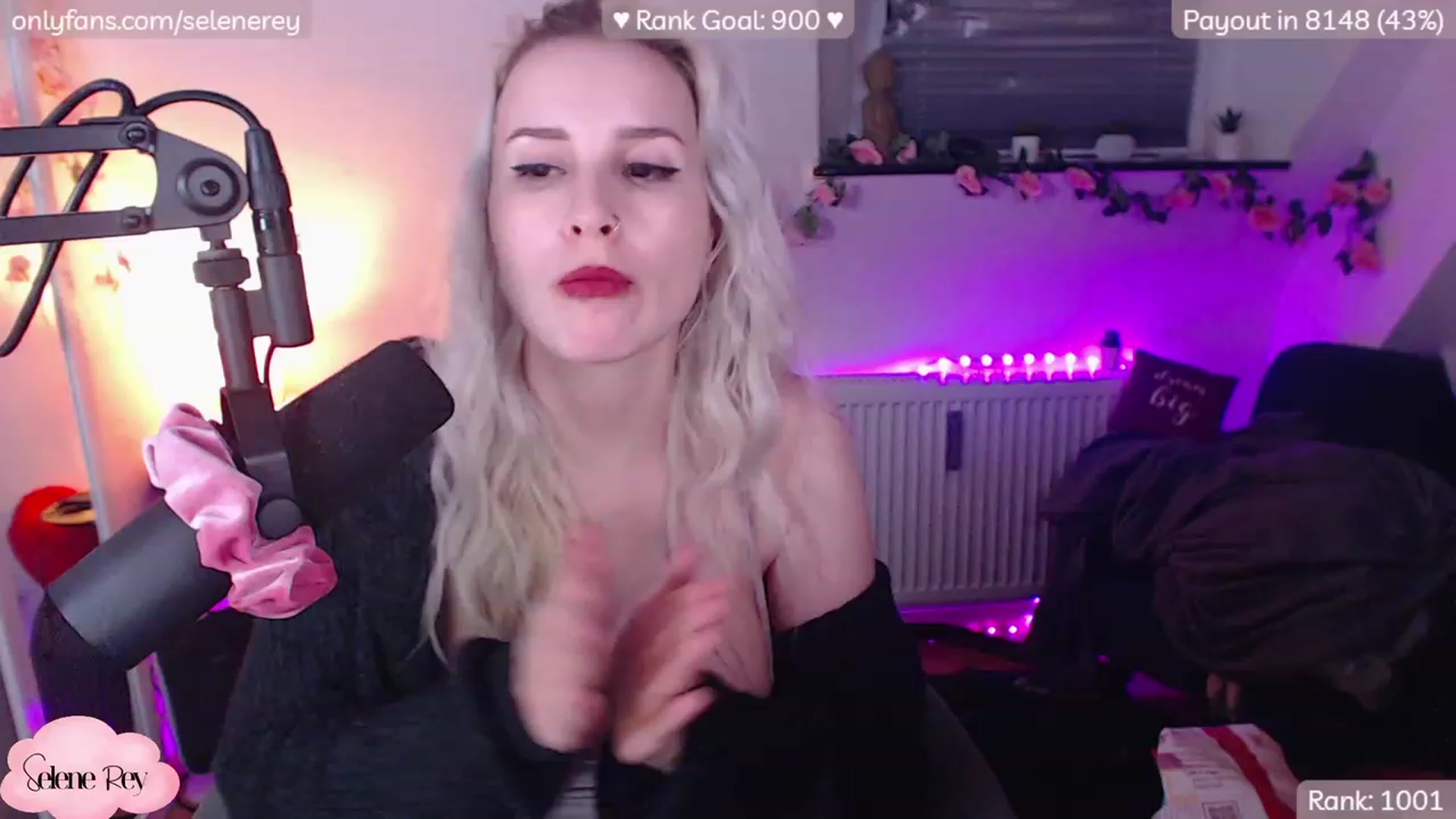 Gallery image thumbnail from SeleneRey's myfreecams stream on, 12/16/2022, 01:03 image 7 of 20