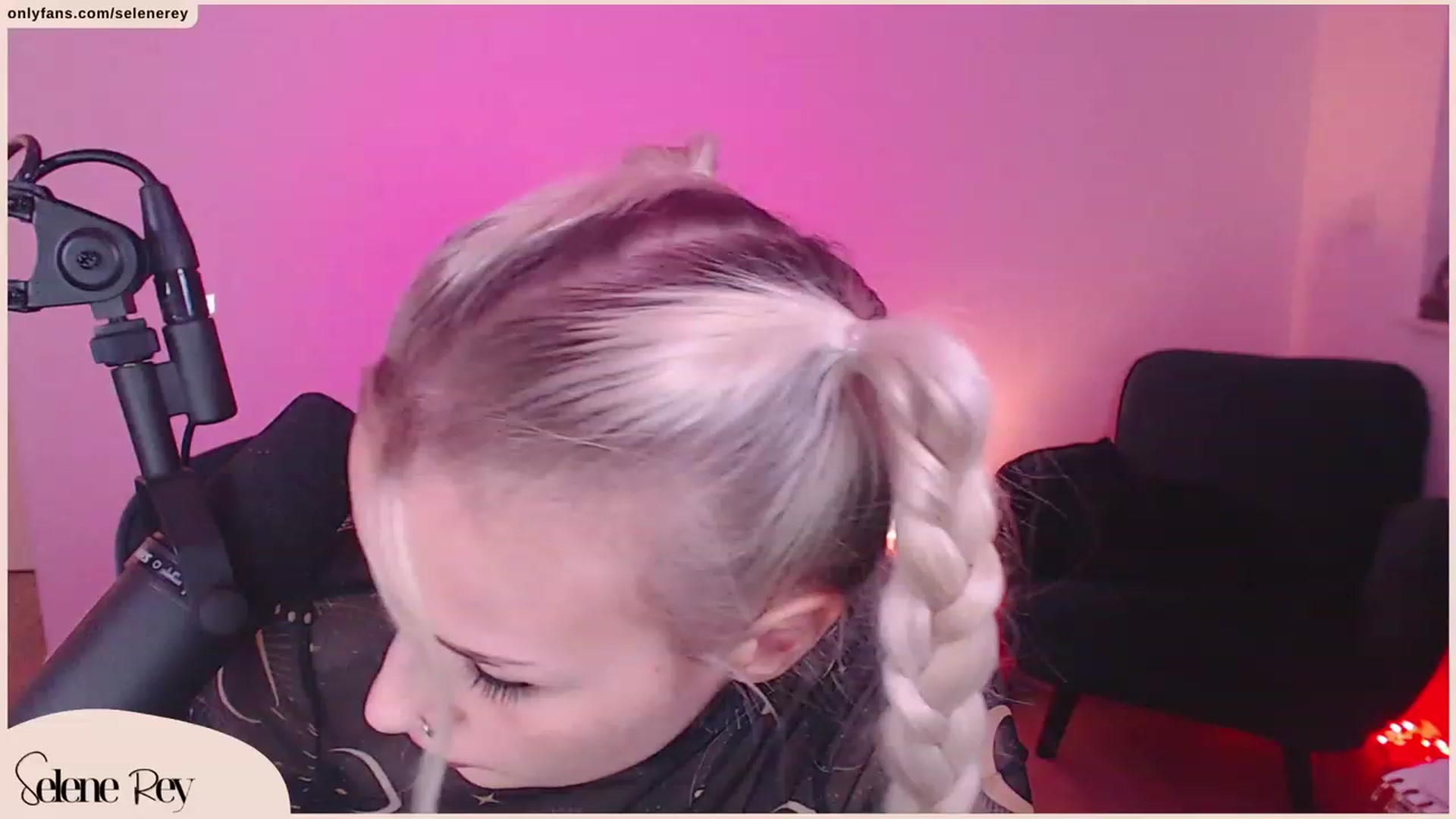 Gallery image thumbnail from SeleneRey's myfreecams stream on, 09/19/2023, 19:09 image 2 of 20