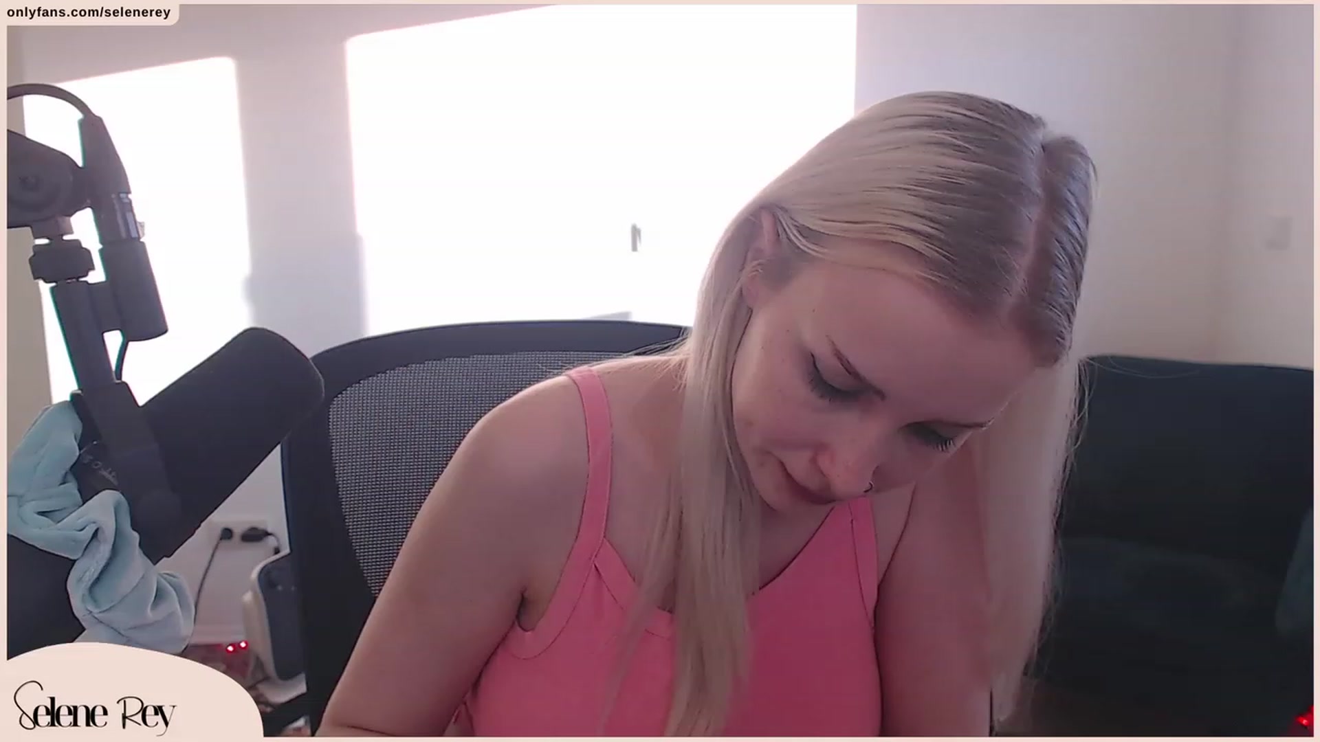 Gallery image thumbnail from SeleneRey's myfreecams stream on, 09/26/2023, 16:24 image 11 of 20