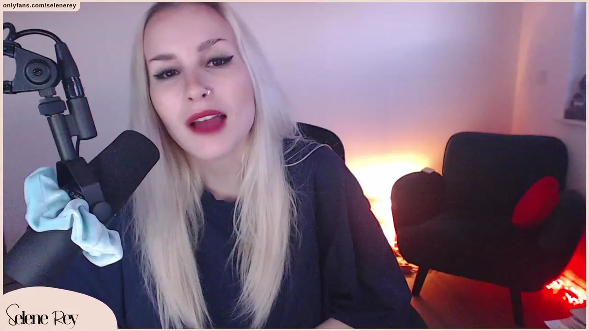 Gallery image thumbnail from SeleneRey's myfreecams stream on, 10/03/2023, 17:03 image 13 of 20