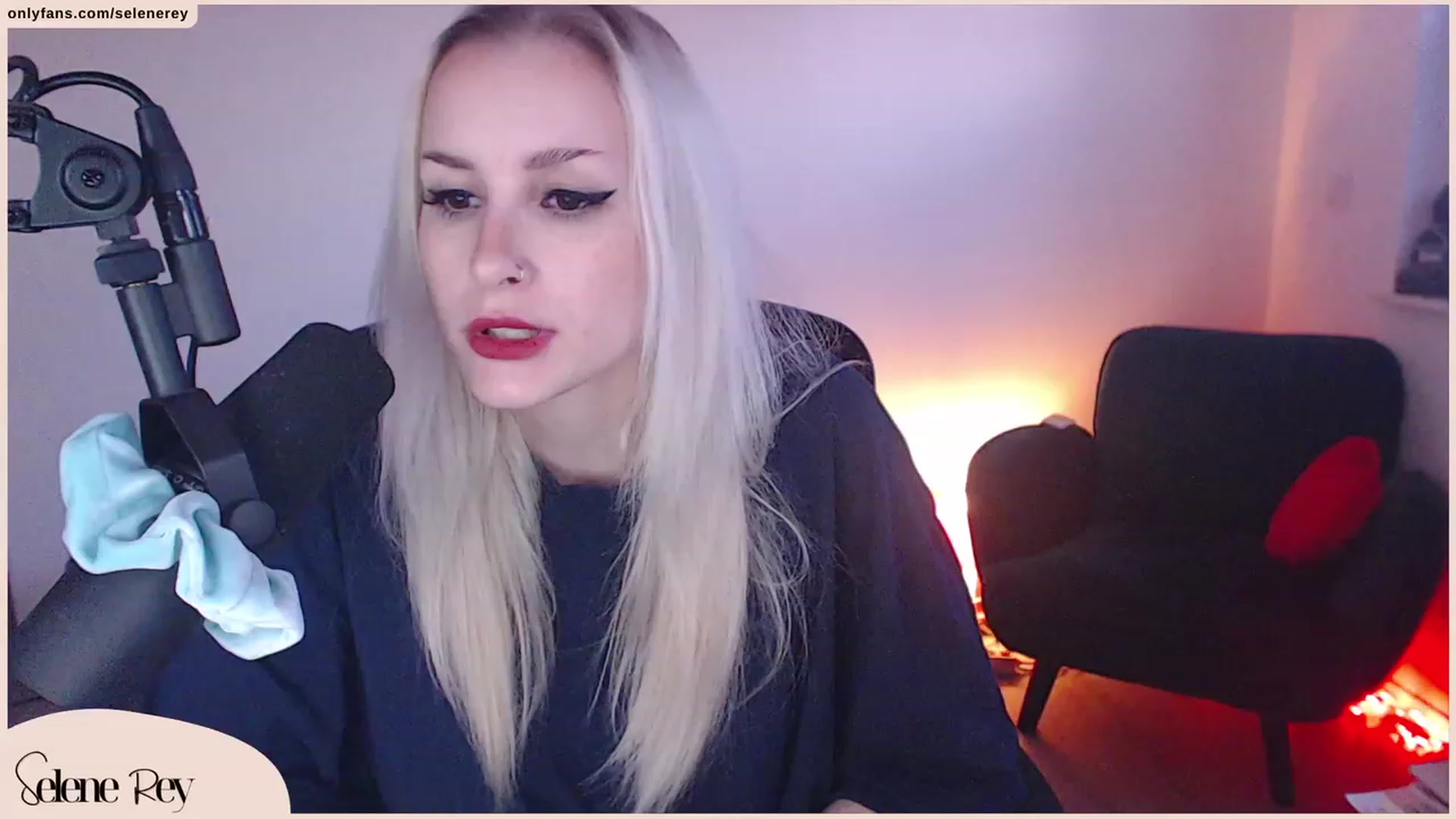 Gallery image thumbnail from SeleneRey's myfreecams stream on, 10/03/2023, 17:03 image 15 of 20