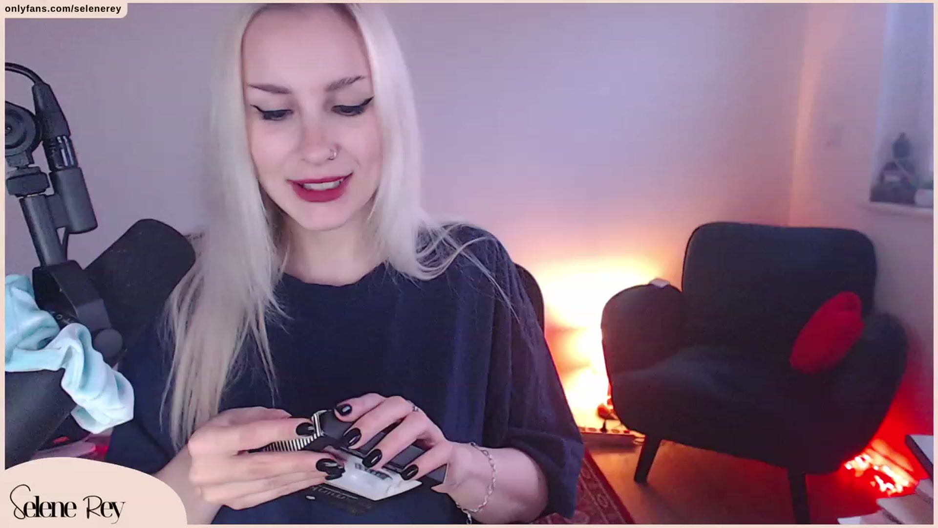 Gallery image thumbnail from SeleneRey's myfreecams stream on, 10/03/2023, 17:03 image 4 of 20