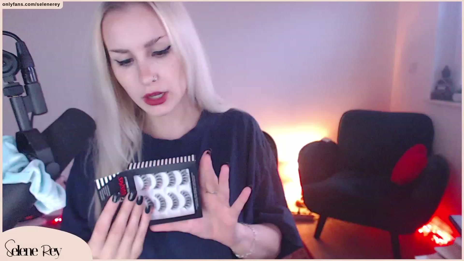 Gallery image thumbnail from SeleneRey's myfreecams stream on, 10/03/2023, 17:03 image 3 of 20