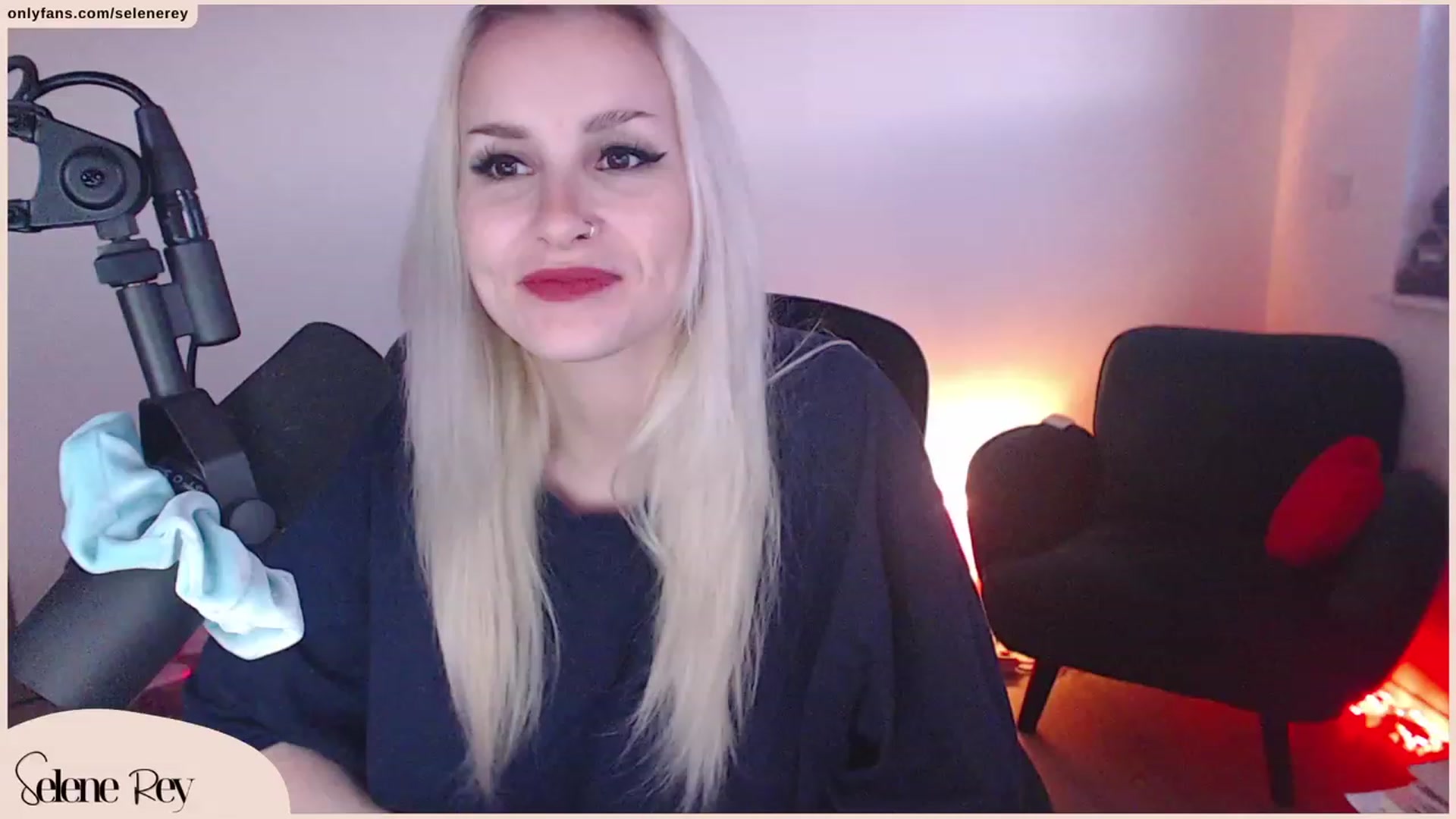 Gallery image thumbnail from SeleneRey's myfreecams stream on, 10/03/2023, 17:03 image 12 of 20