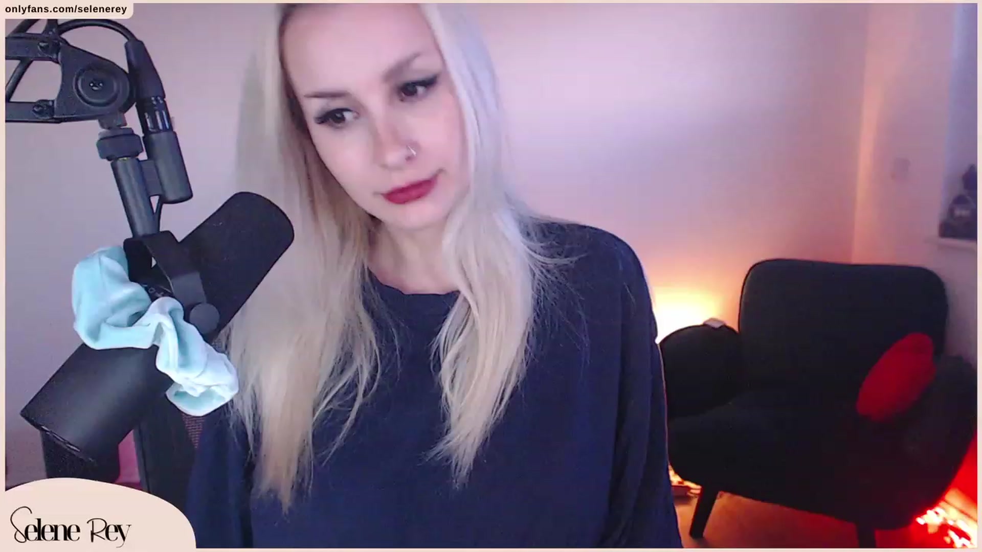 Gallery image thumbnail from SeleneRey's myfreecams stream on, 10/03/2023, 17:03 image 18 of 20